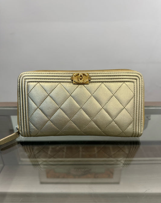 Chanel - Le Boy Zip Wallet - Aged metallic calfskin leather - Gold - (medium)