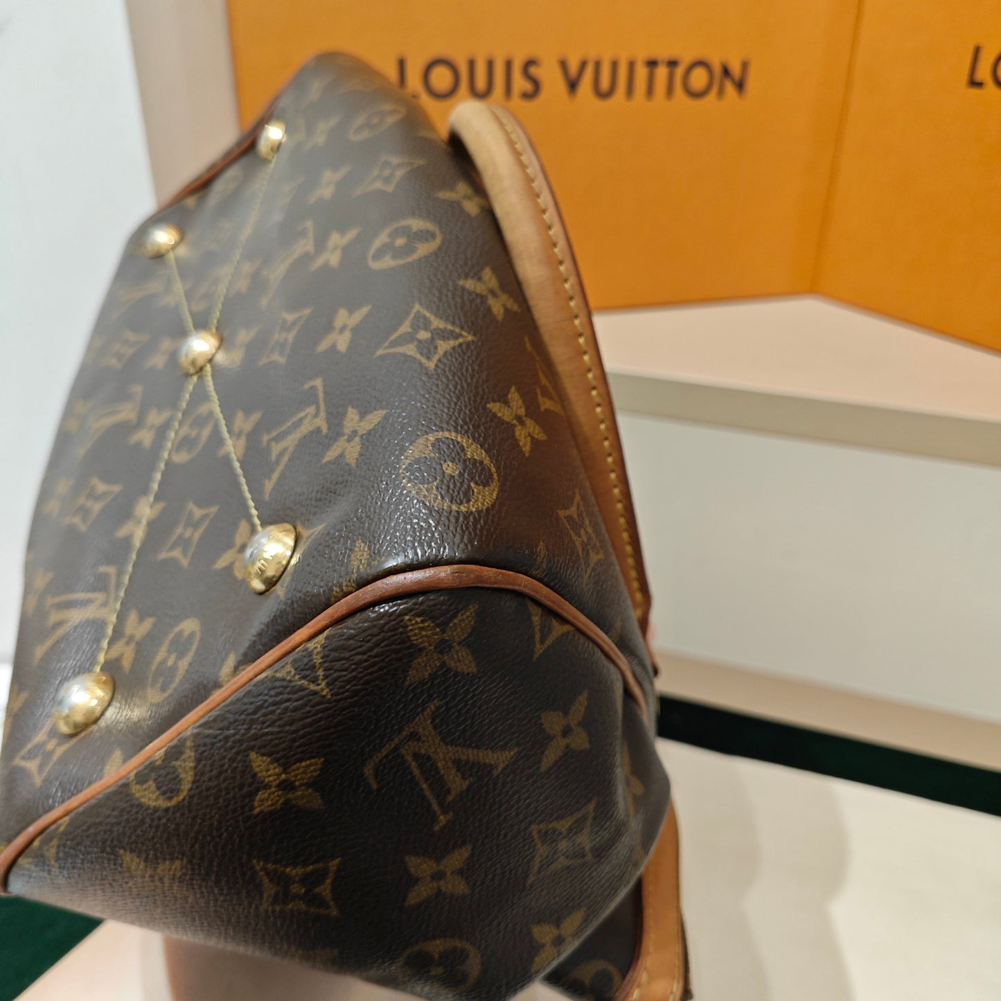 Louis Vuitton - Tivoli PM - Monogram Canvas with Vachetta Leather trim - Brown - (Medium)