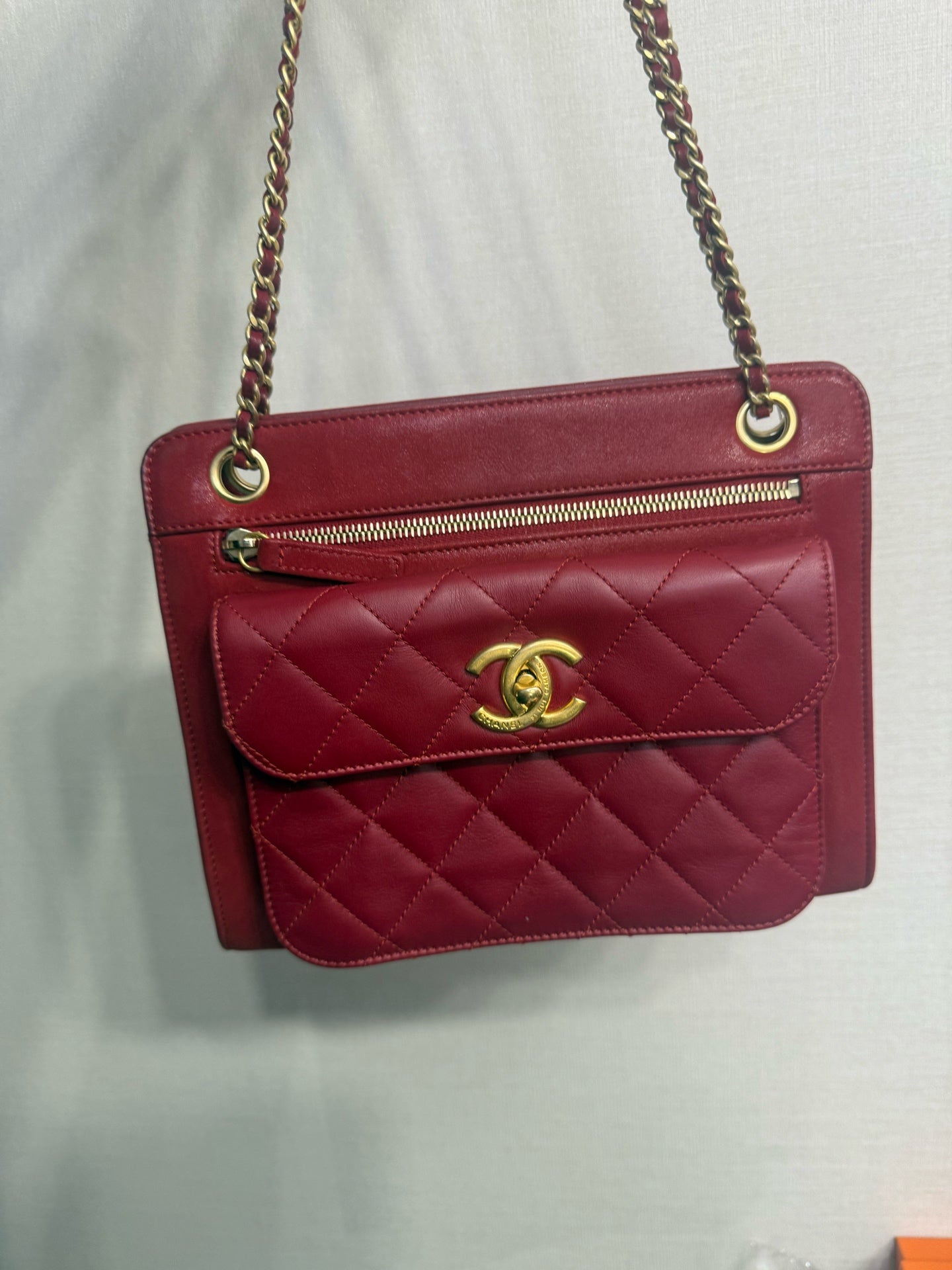 Chanel - Tote Shoulder Bag - Lambskin leather - Red with Gold-Tone Hardware - (Medium)