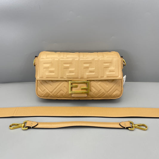 Fendi - Baguette - Leather - Beige - (medium)
