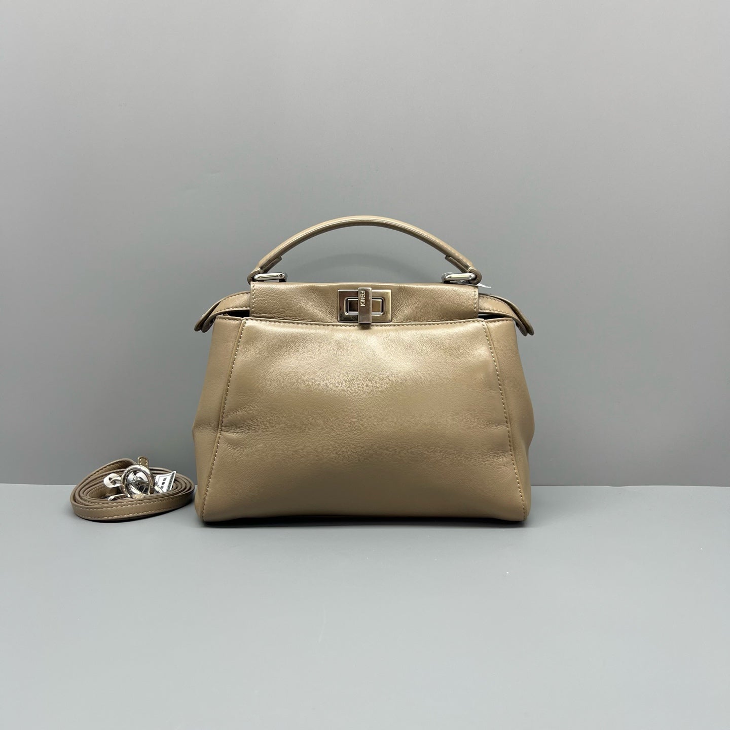 Fendi - Peekaboo Small - Leather - Grey - (small)