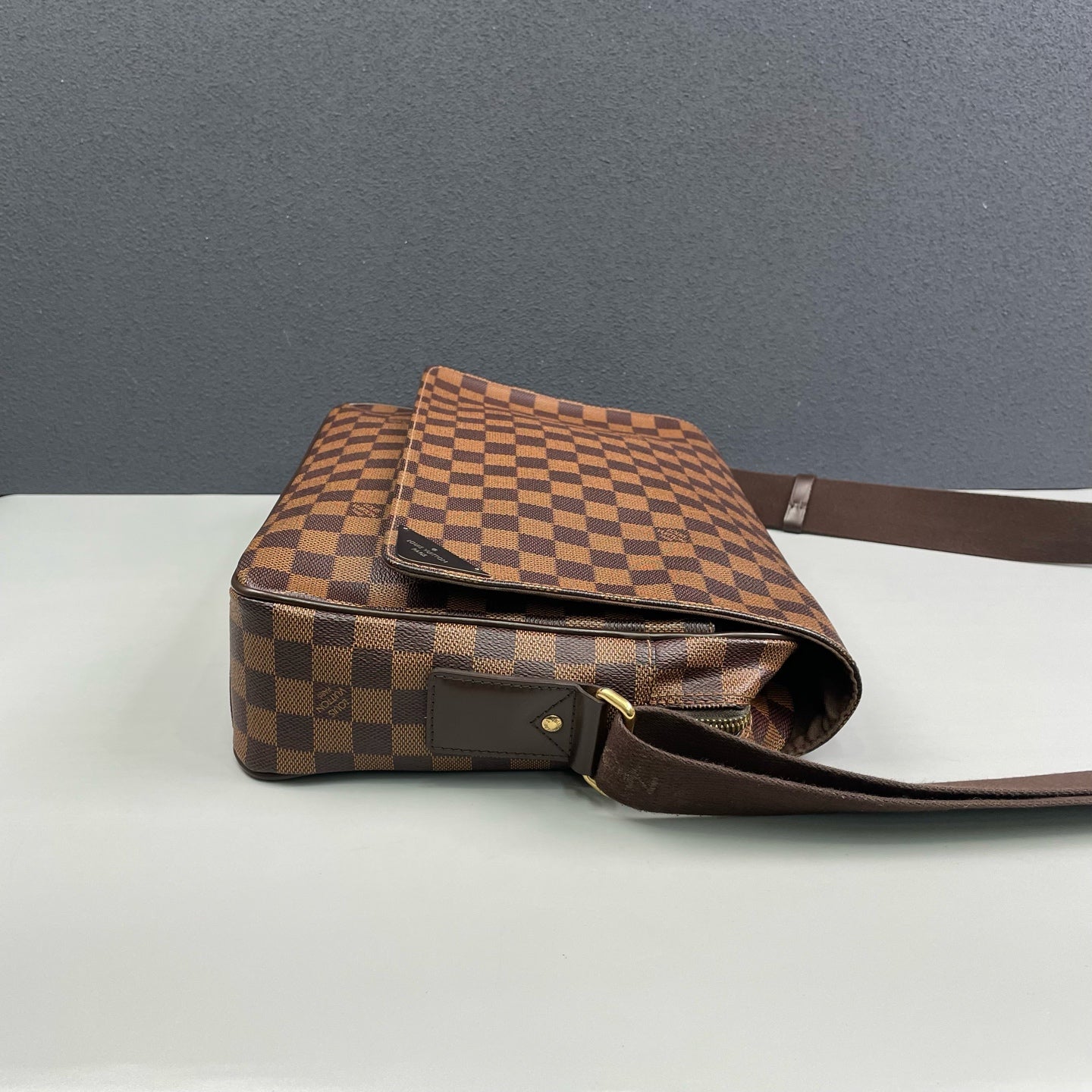Louis Vuitton - District PM Messenger Bag - Damier Ebene coated canvas with leather trim - Brown - (medium)