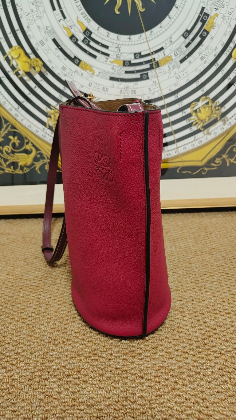 Loewe - Gate Bucket Bag - Pebbled leather - Burgundy - (medium)