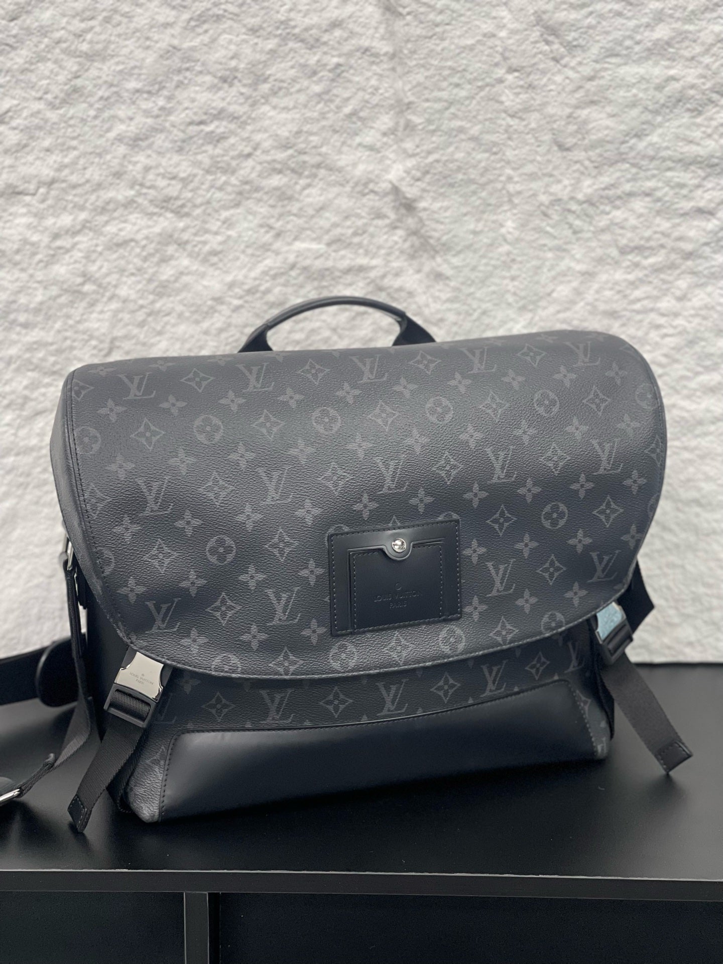 Louis Vuitton - Voyager Messenger - Monogram Eclipse canvas and cowhide leather - Black - (large)