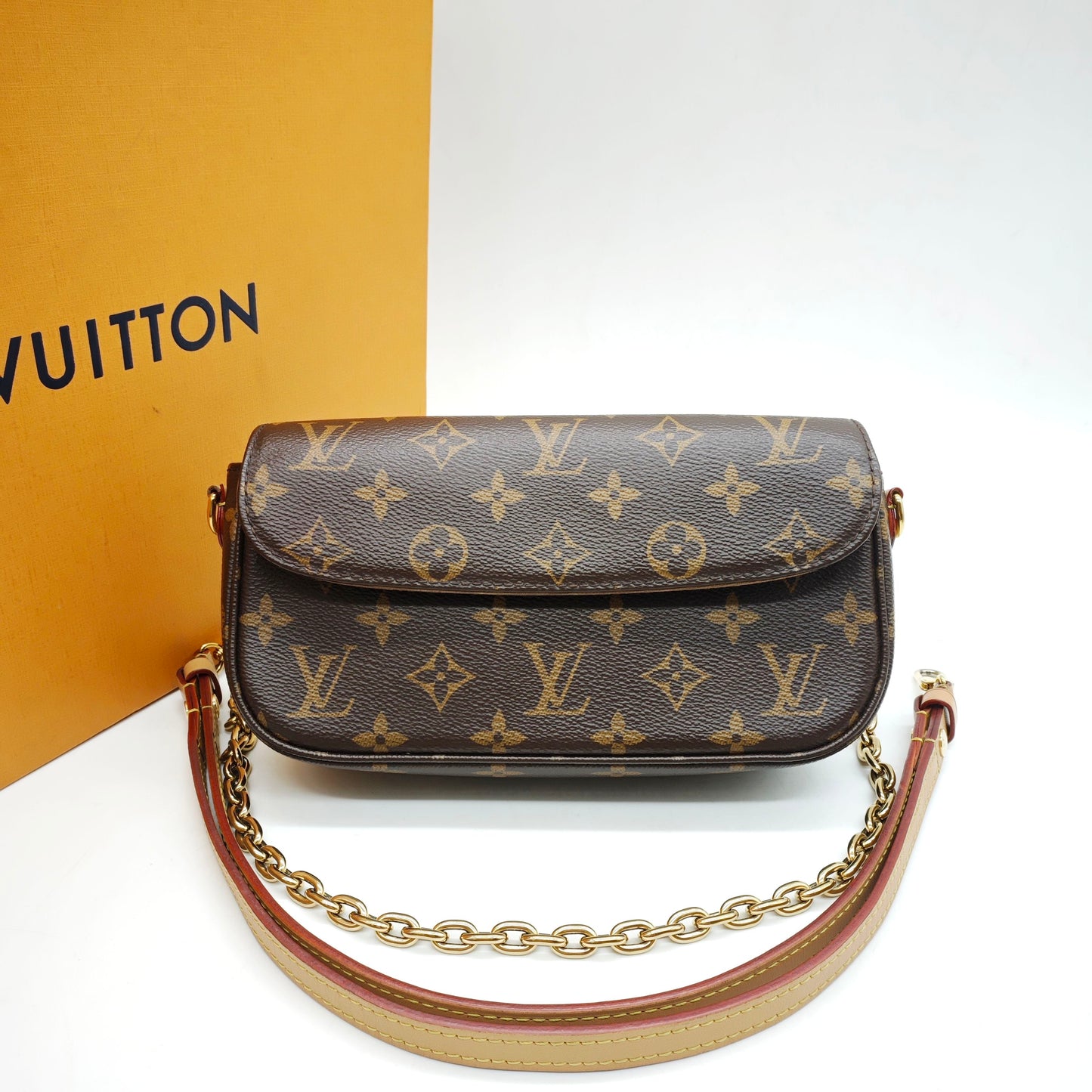 Louis Vuitton - Ivy - Monogram coated canvas with Vachetta leather trim - Brown - (mini)