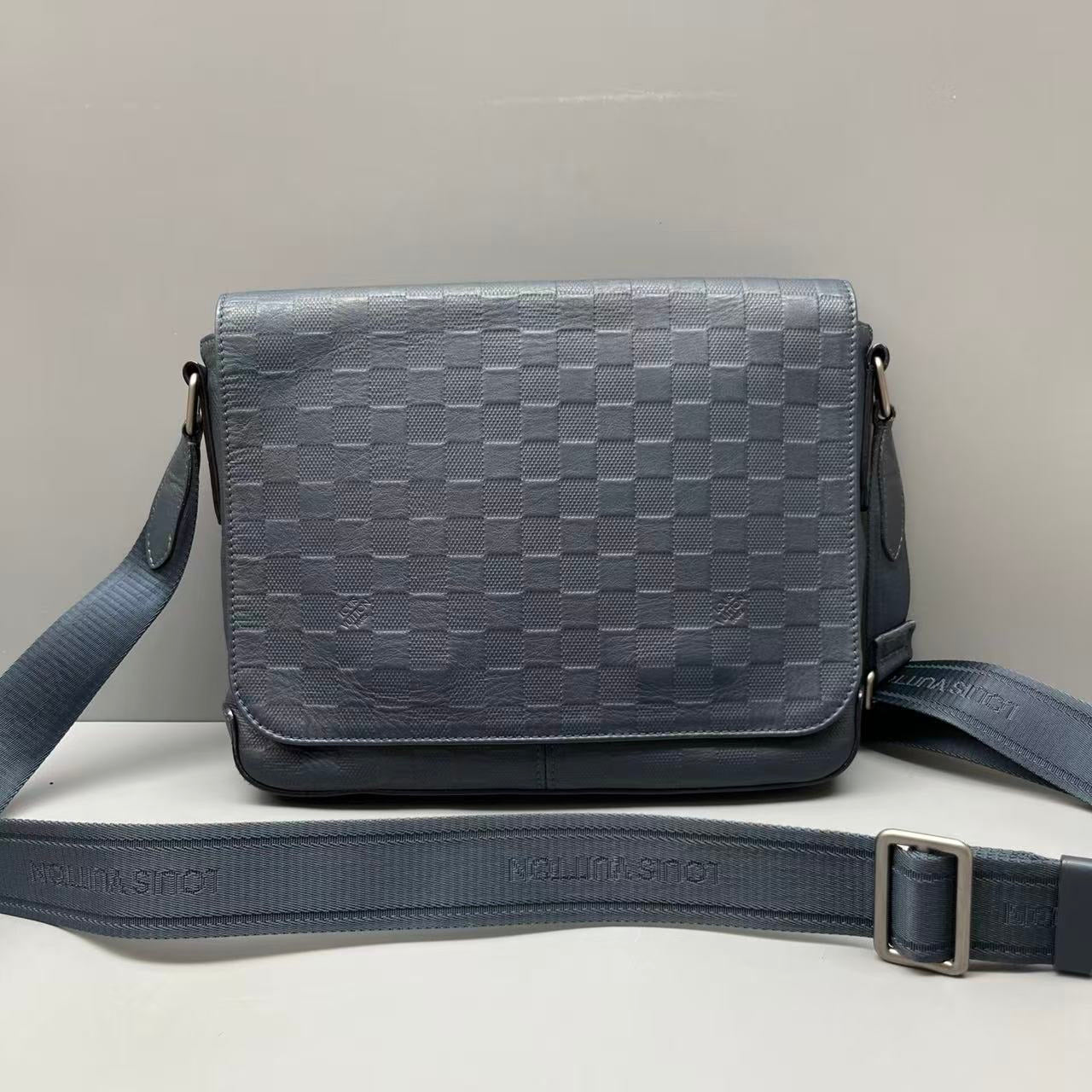 Louis Vuitton - District PM Messenger Bag - Leather - Blue - (medium)