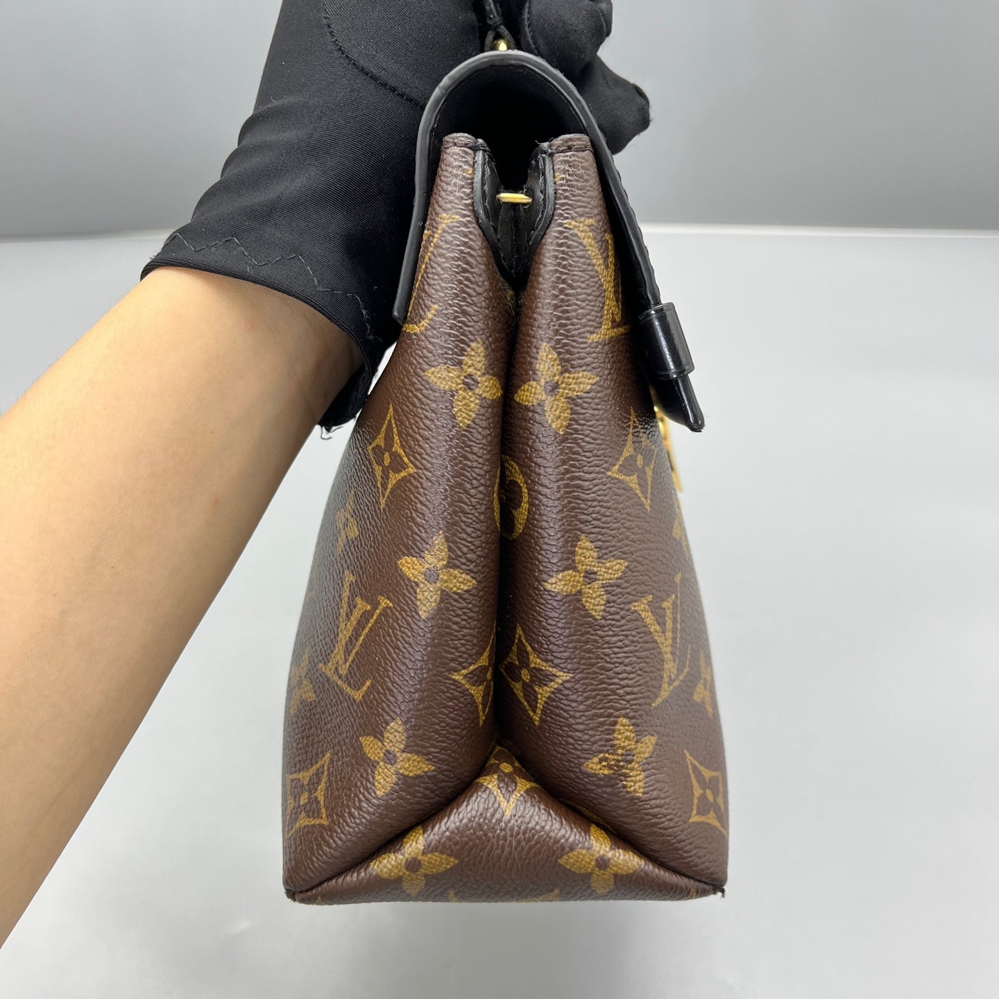 Louis Vuitton - One Handle Flap Bag - Monogram coated canvas and smooth cowhide leather - Brown and Black with Gold-Tone Hardware - (small)