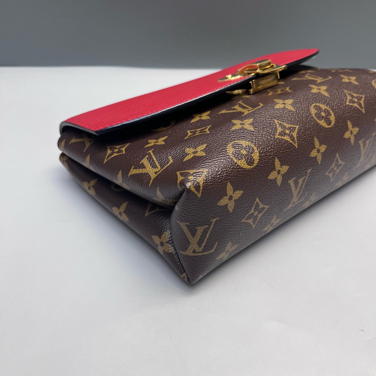 Louis Vuitton - Pallas Chain - Monogram coated canvas and grained leather - Brown and Red - (Medium)