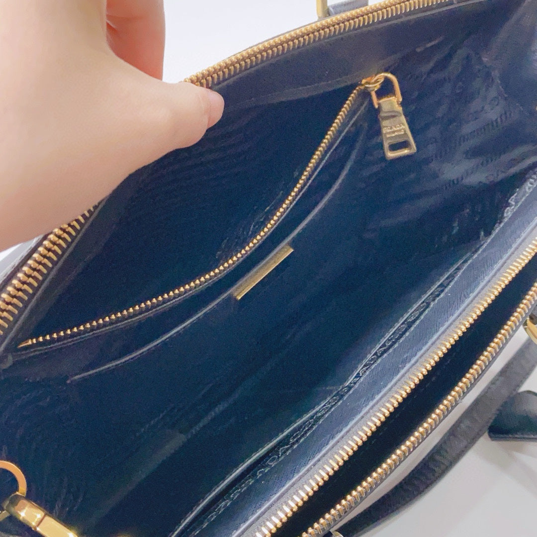 Prada - Galleria Tote - Saffiano leather - Black - (Medium)