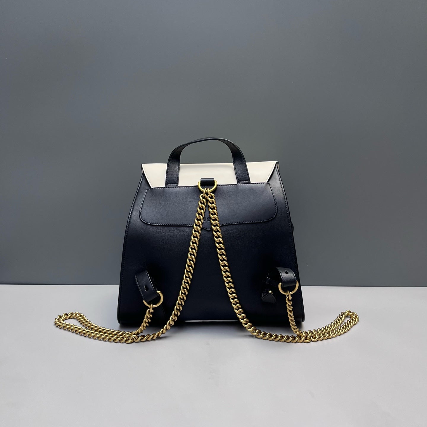 Gucci - Tiger Head Studded Leather Chain Backpack - Leather - Black - (medium)