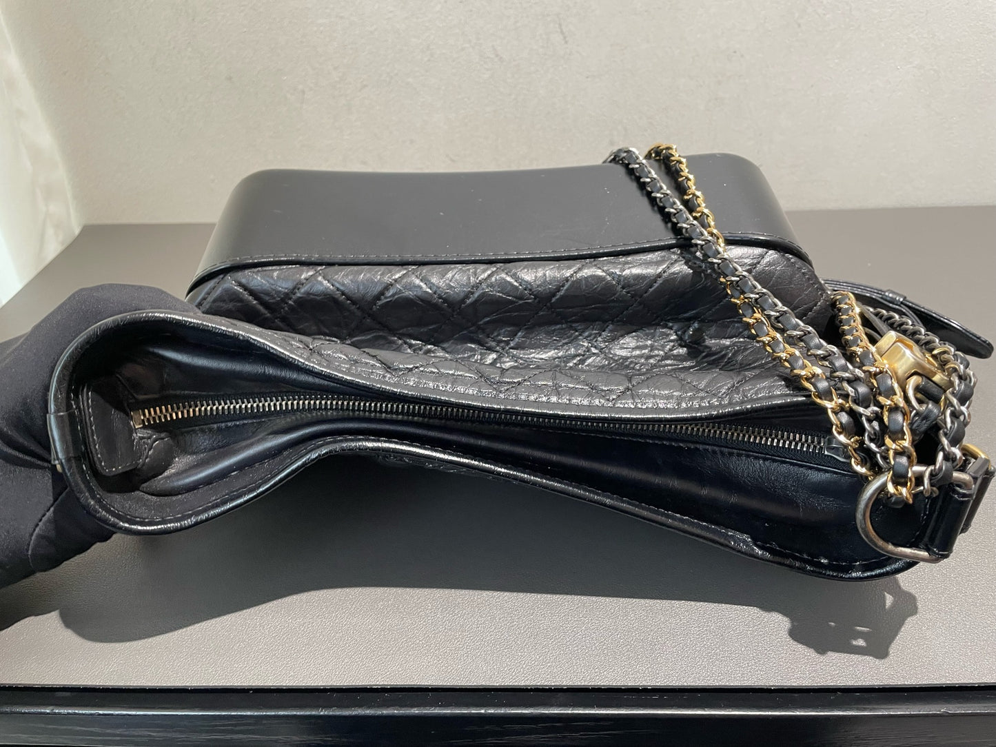 Chanel - Gab Bag (Hobo Bag) - Crumpled calfskin and smooth calfskin leather - Black - (Medium)