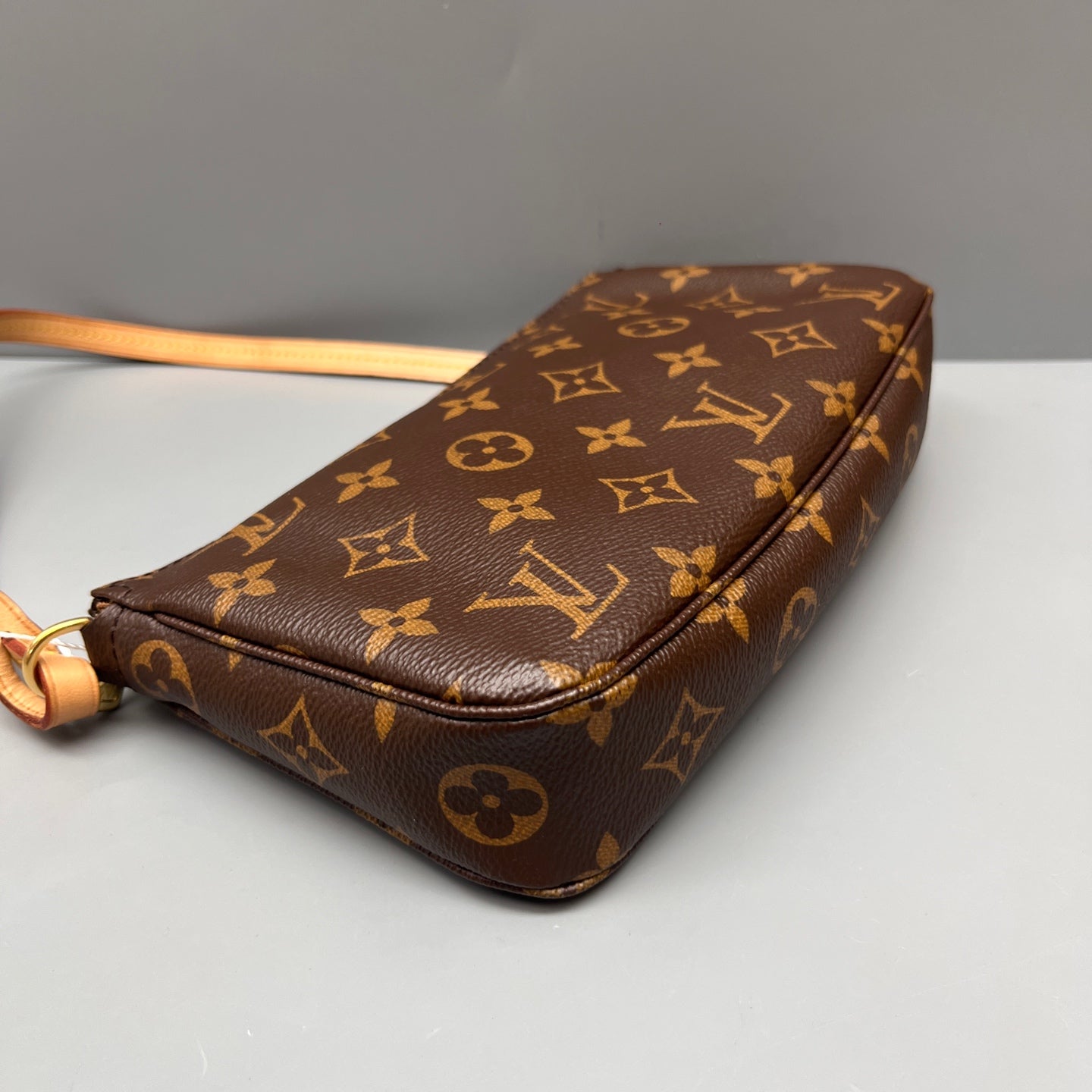 Louis Vuitton - Pochette Accessoires - Monogram coated canvas with Vachetta leather trim - Brown - (mini)