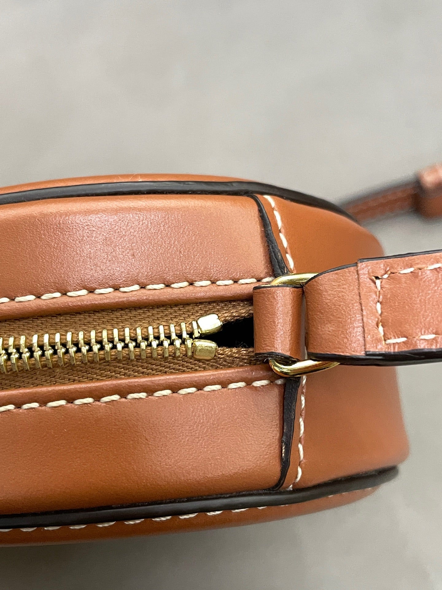 CELINE - Oval Triomphe Crossbody Bag - Leather - Brown - (mini)