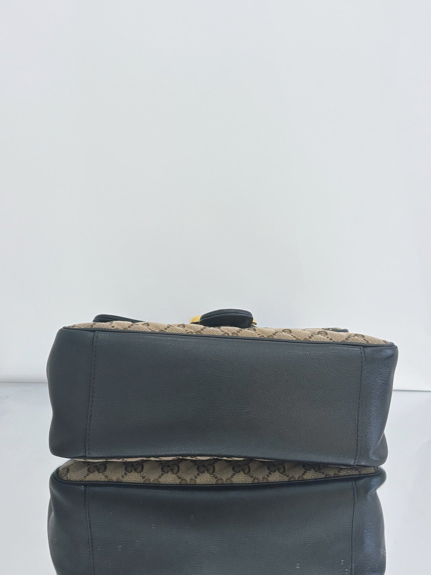 Gucci - Marmont Top Handle Messenger Bag - GG Supreme coated canvas with leather trim - Beige and Black with Gold-tone hardware - (Medium)