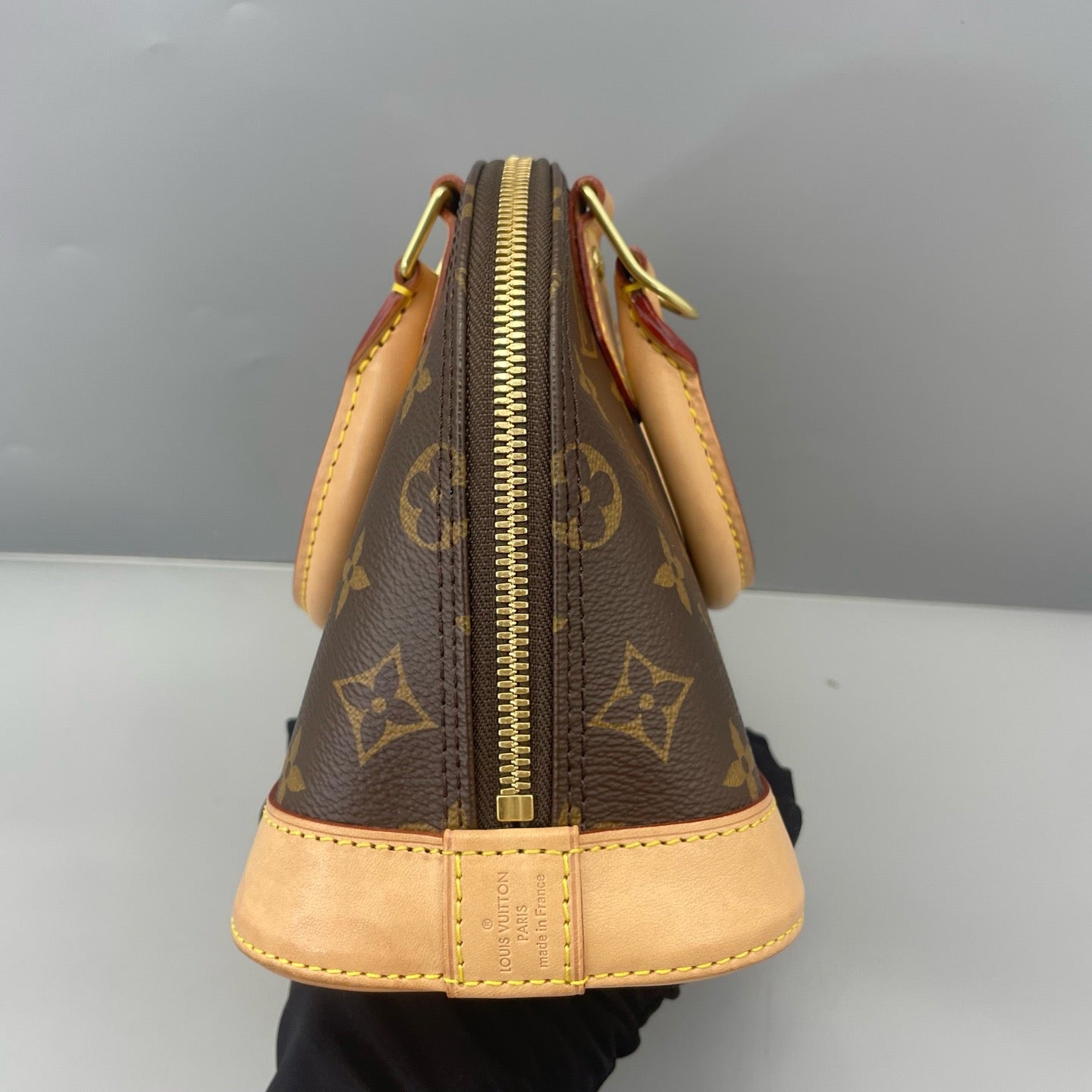 Louis Vuitton - Alma BB - Monogram canvas with natural Vachetta leather trim - Brown - (mini)