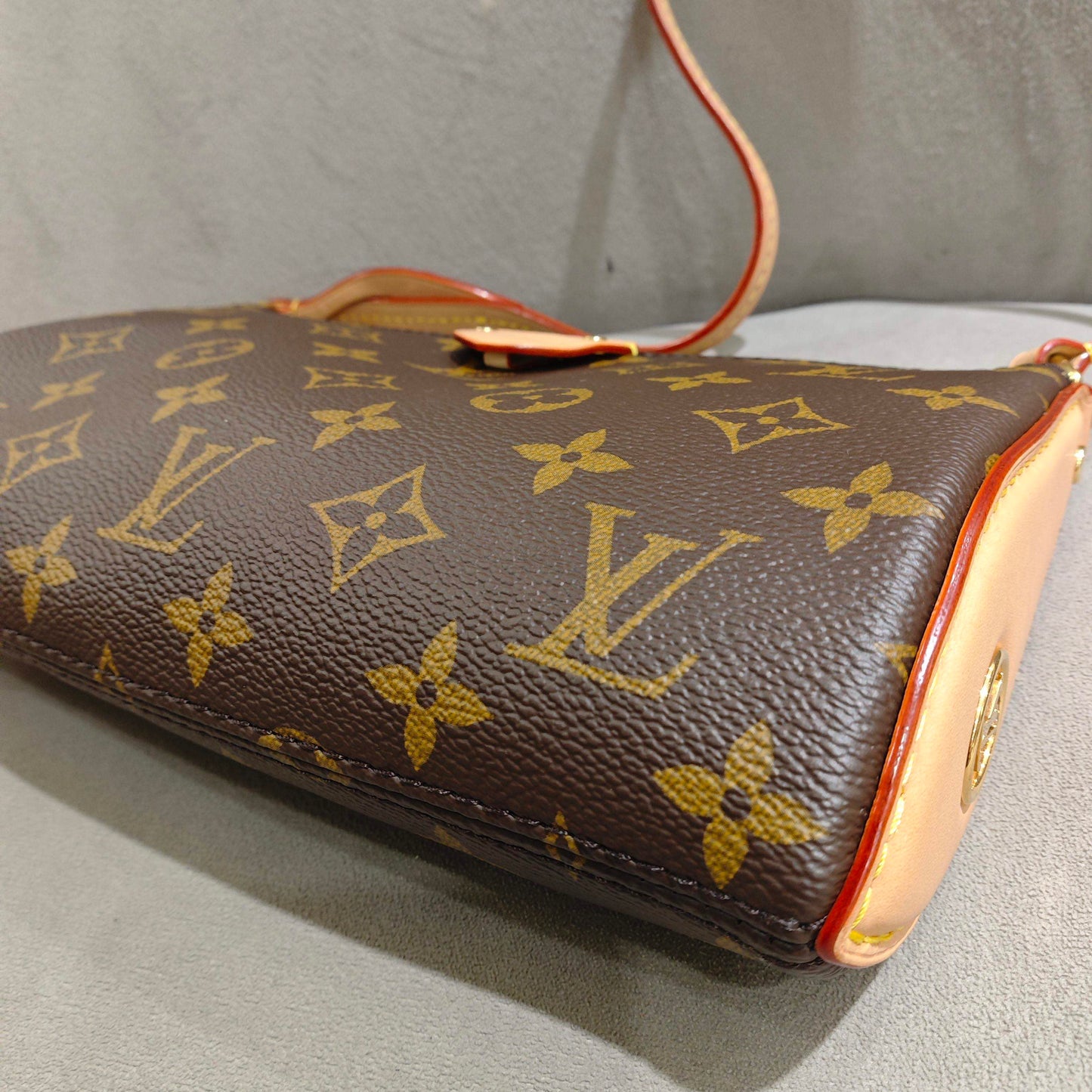 Louis Vuitton - Pochette Accessoires - Monogram coated canvas with Vachetta leather trim - Brown - (mini)