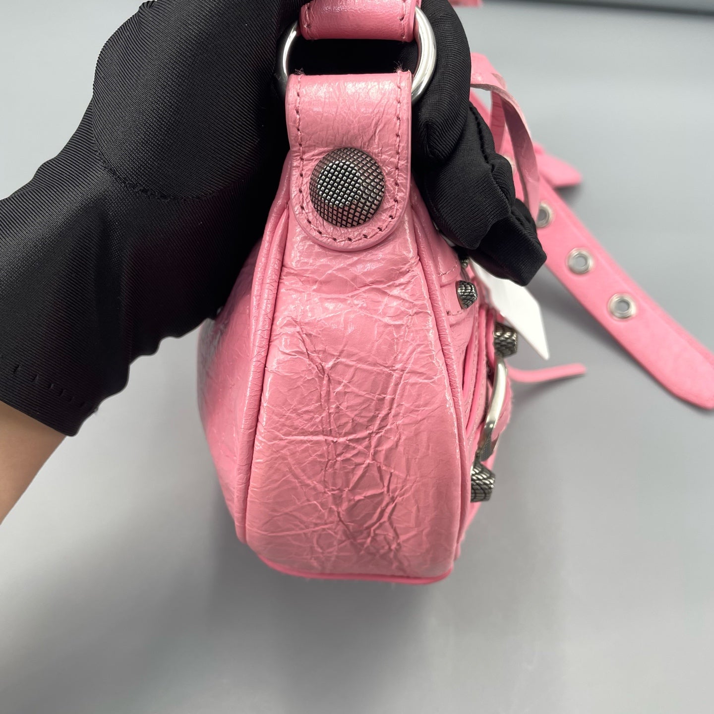Balenciaga - Le Cagole Shoulder Bag - Distressed lambskin leather - Pink - (Small)