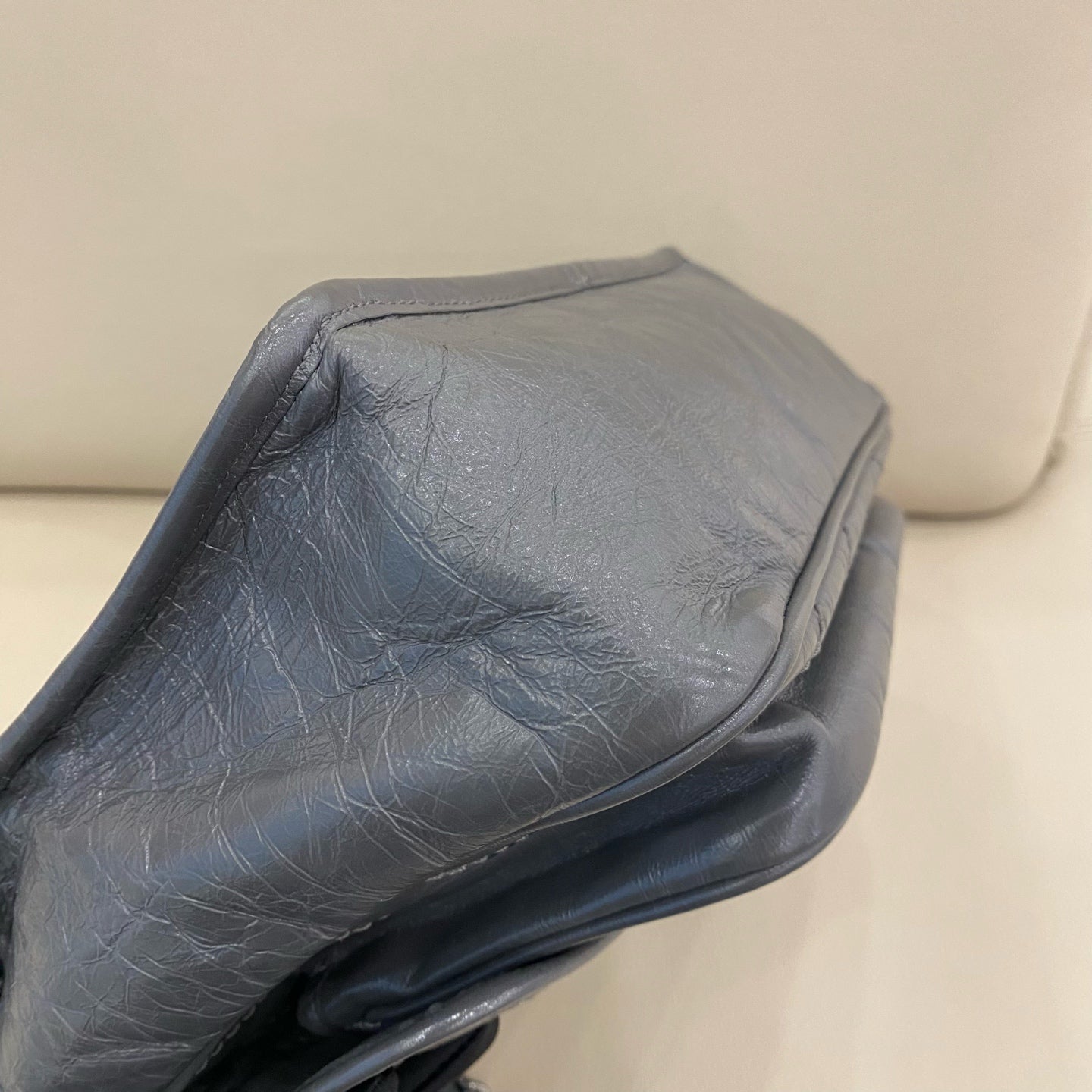 Saint Laurent - Niki Medium - Crinkled waxed calfskin leather - Grey - (Medium)