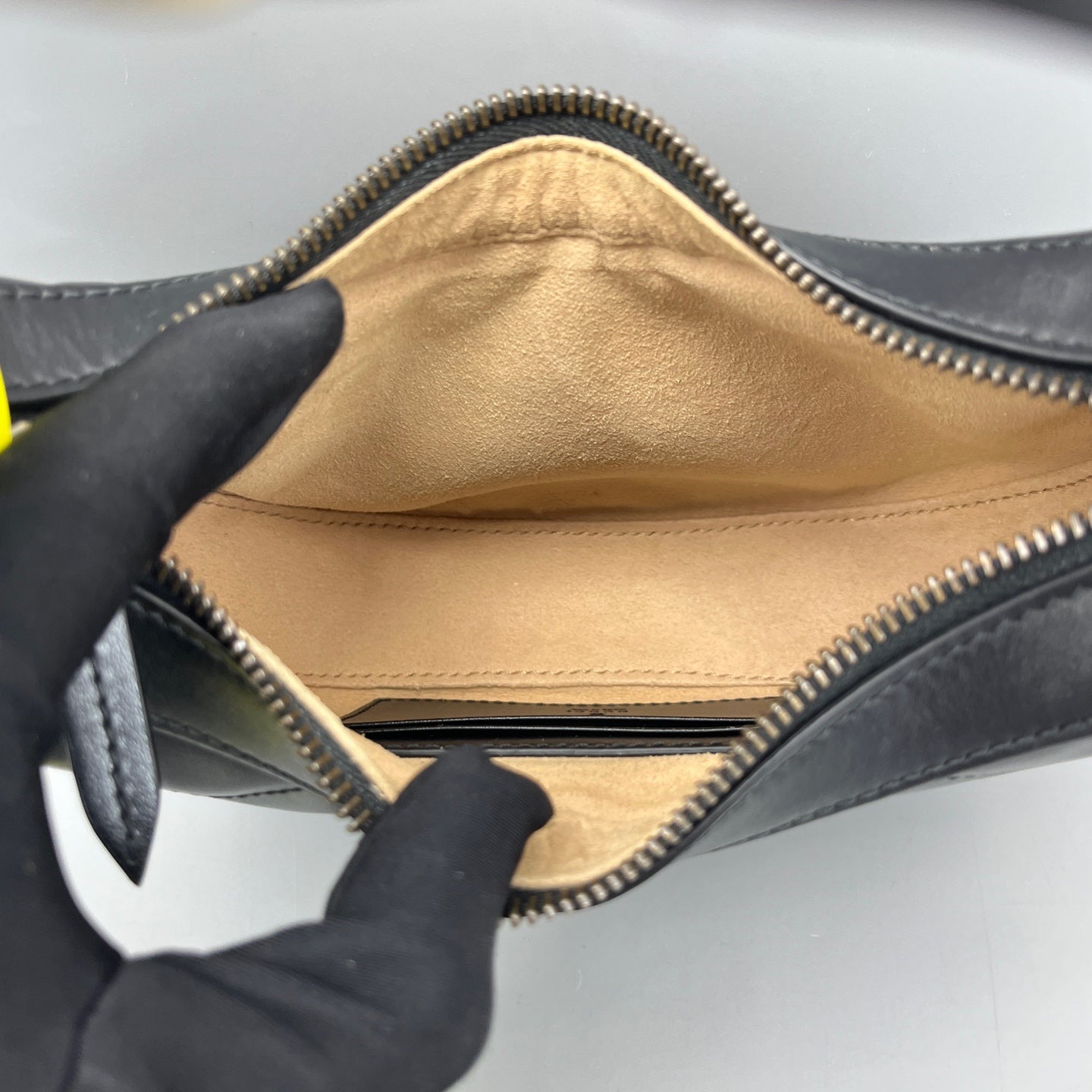 Gucci - GG Marmont Half-Moon Hobo Bag - Matelassé leather - Black with Gold-Tone Hardware - (mini)