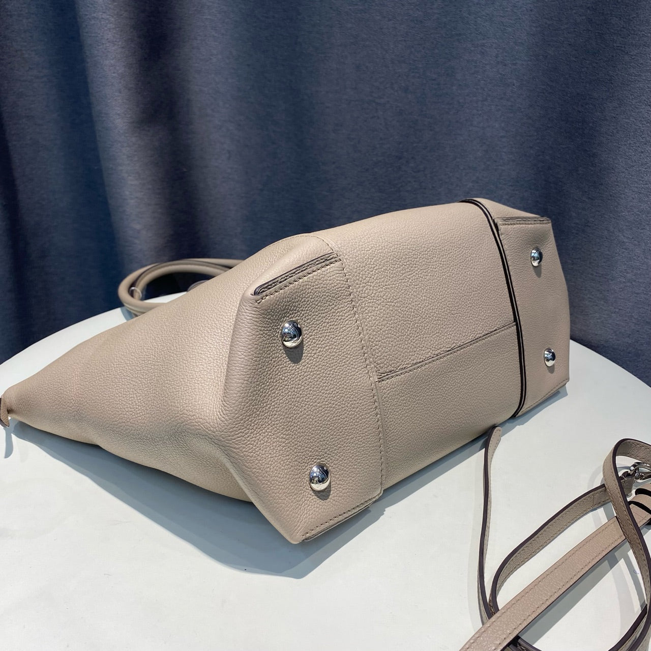 Louis Vuitton - Top Handle Handbag - Grained leather - Grey - (large)