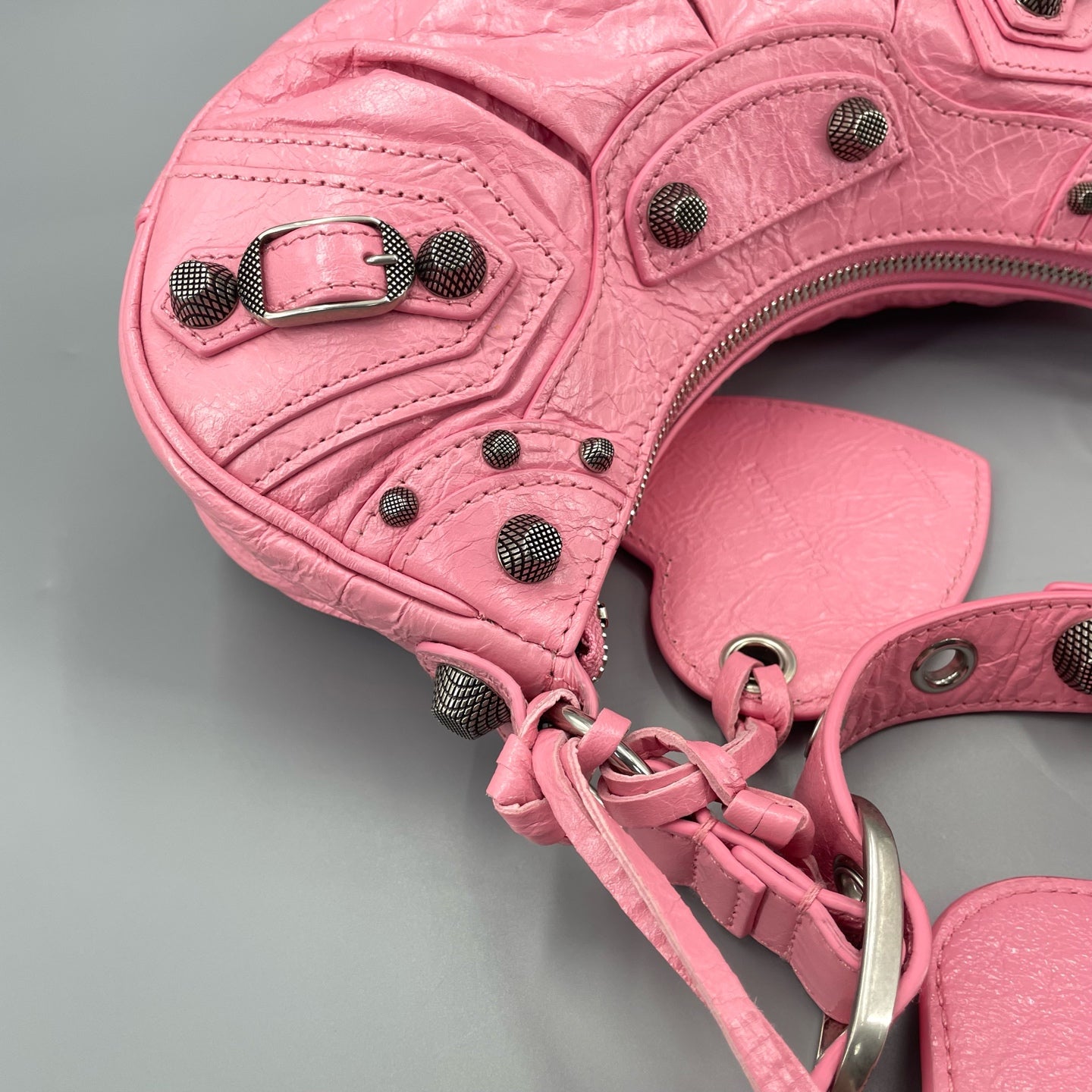 Balenciaga - Le Cagole Shoulder Bag - Distressed lambskin leather - Pink - (Small)