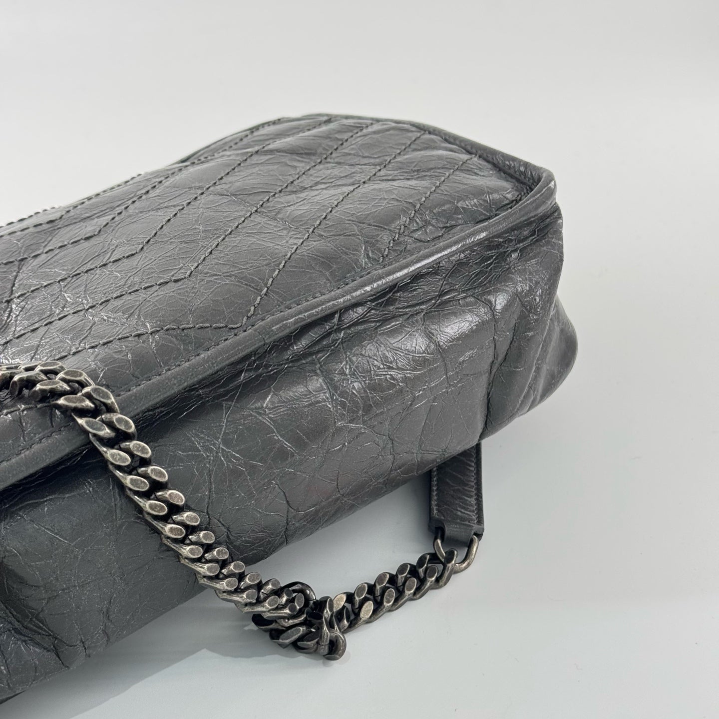 Saint Laurent - Niki Medium - Distressed crinkled calfskin leather - Grey - (Medium)