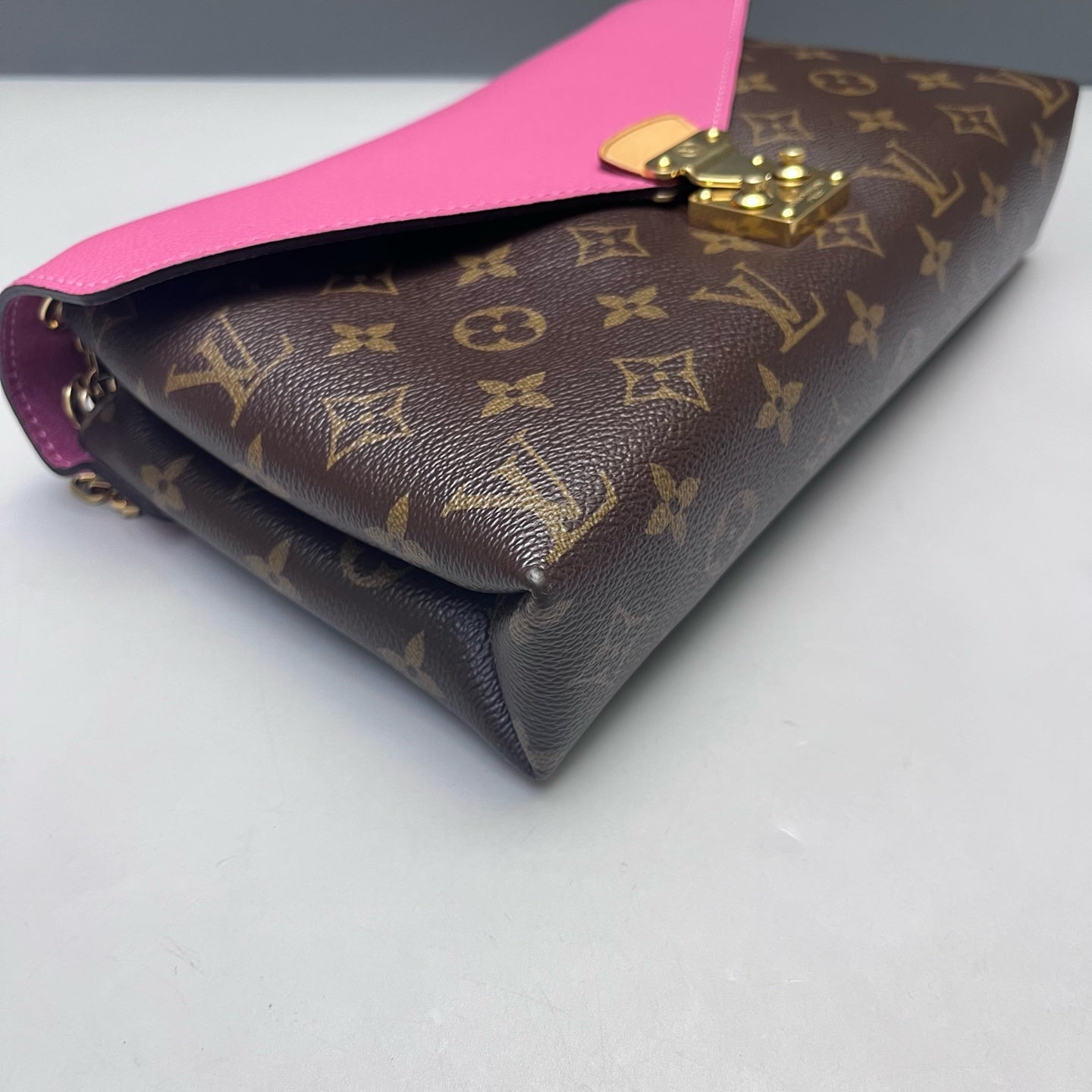 Louis Vuitton - Pallas Chain Envelope Bag - Monogram canvas and grain leather - Pink and Brown - (small)