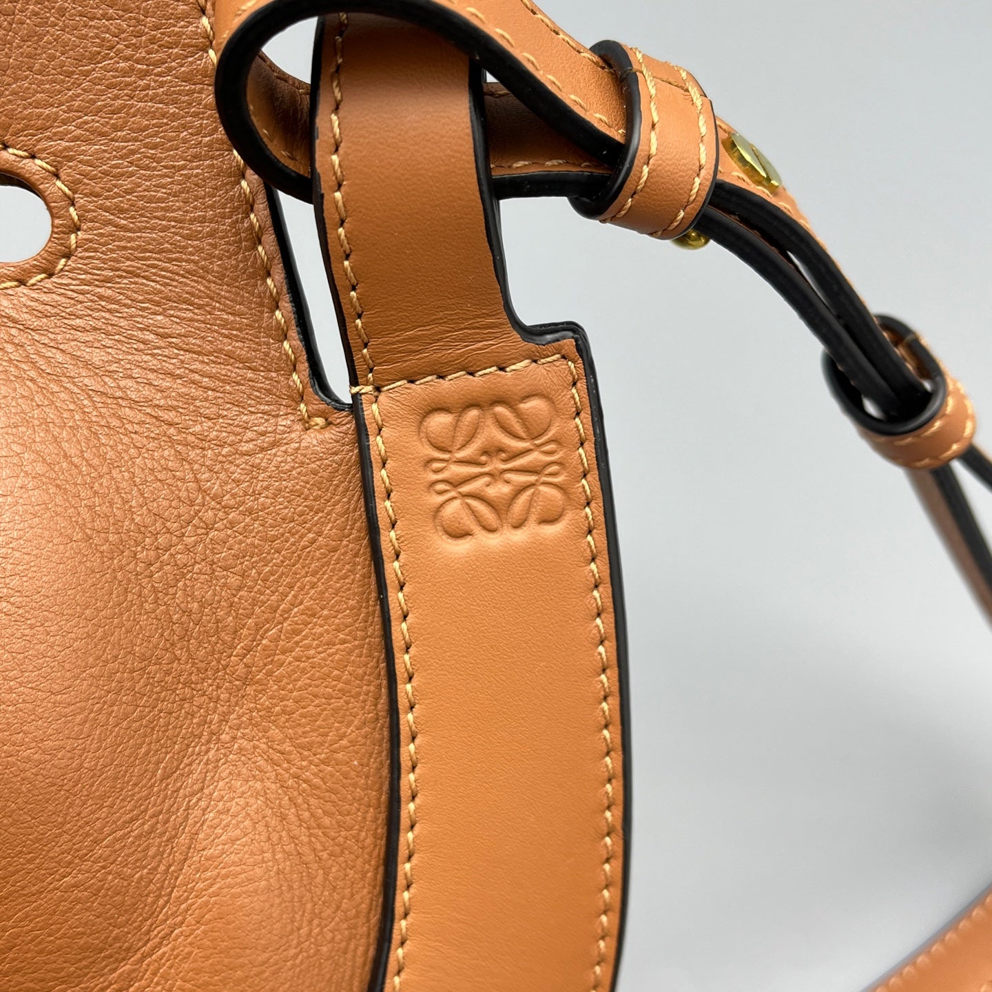 Loewe - Disc Bucket Bag - Pebbled leather and smooth leather trim, suede interior - Caramel - (Small)