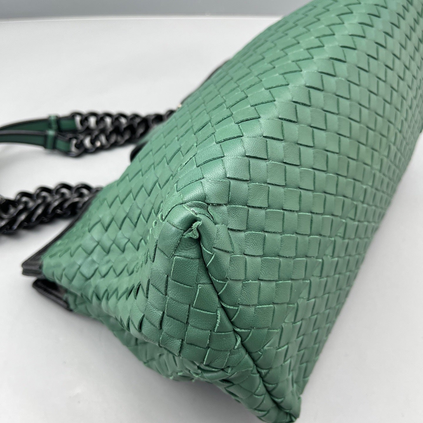 Bottega Veneta - Intrecciato Chain Shoulder Bag - Leather - Dark Green with Dark Grey Trim - (medium)