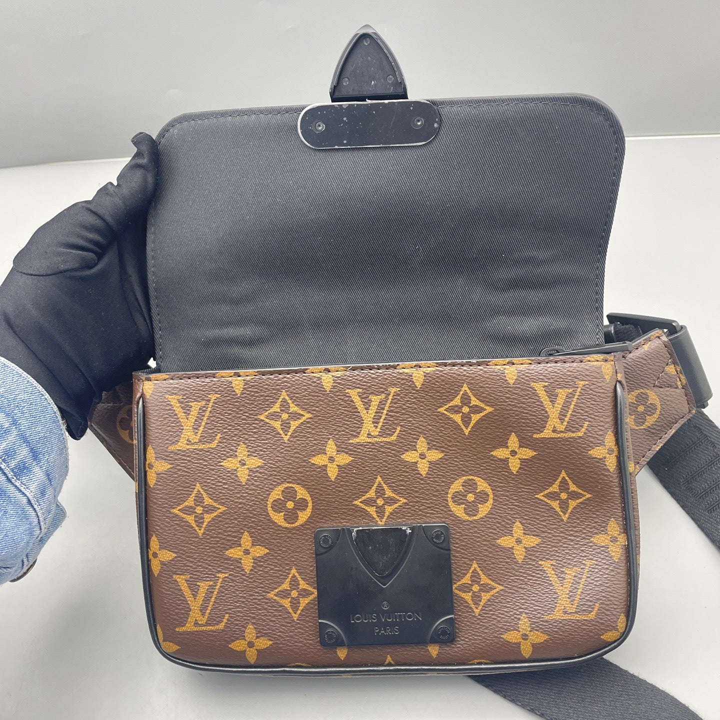 Louis Vuitton - S-Lock Messenger Belt Bag - Monogram coated canvas with leather trim - Brown - (small)