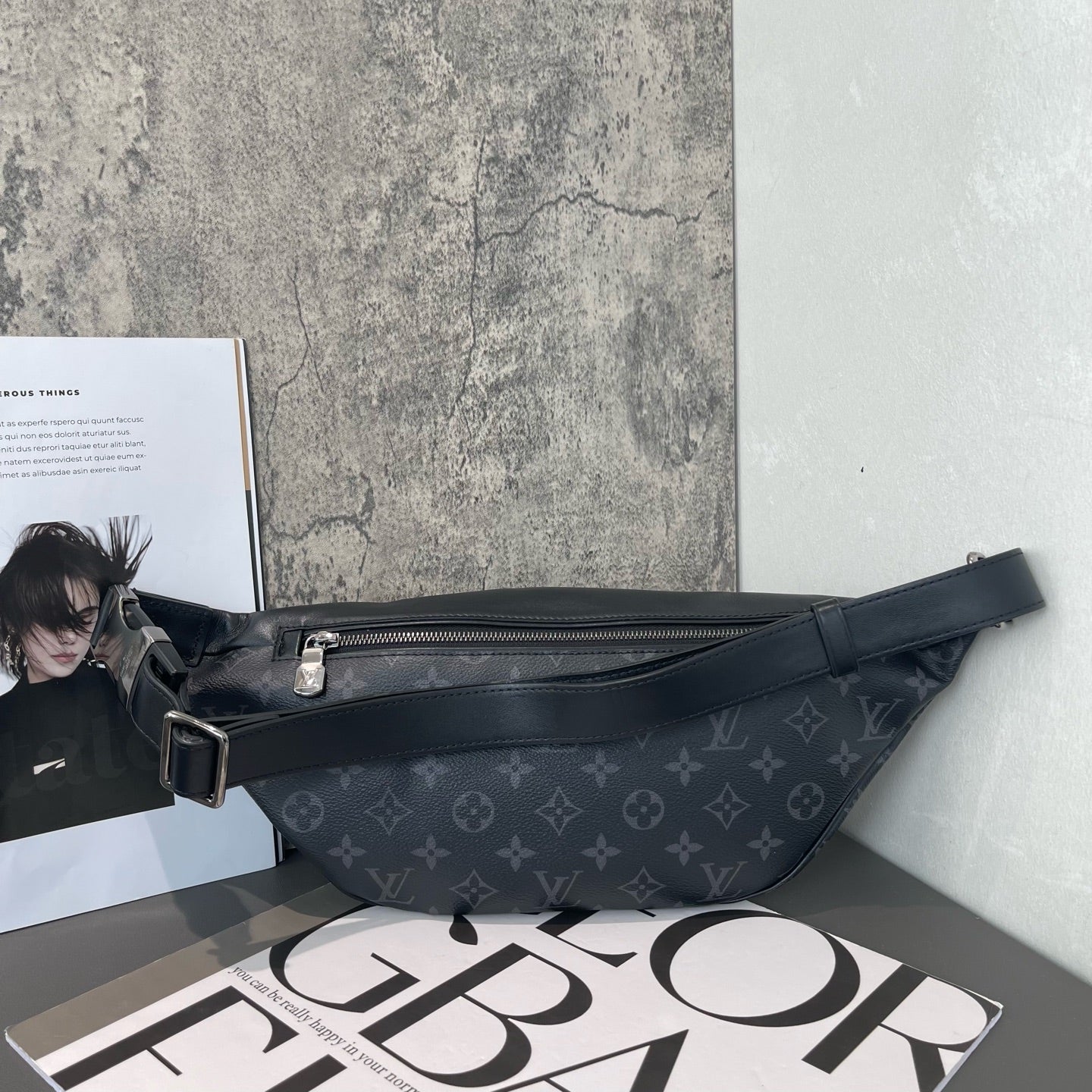 Louis Vuitton - Discovery Bum Bag - Monogram Eclipse coated canvas with leather trim - Black - (Medium)