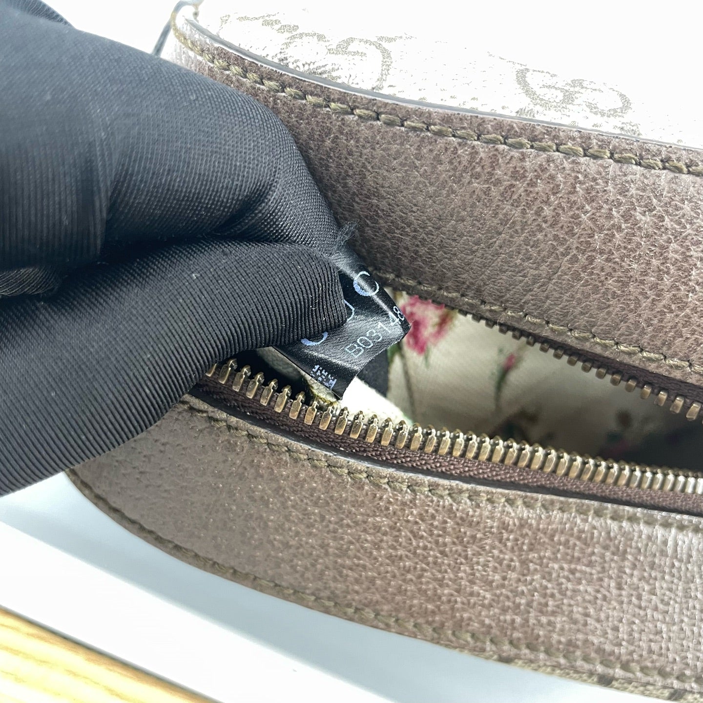 Gucci - GG Supreme Neo Vintage Camera Bag with Tiger Head - GG Supreme canvas with leather trim and fabric strap - Beige and brown with green and red accents - (Small)