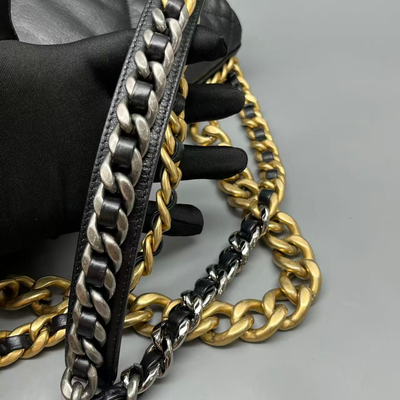 Chanel - 19 Bag Maxi Messenger - Leather - Black - (Maxi)