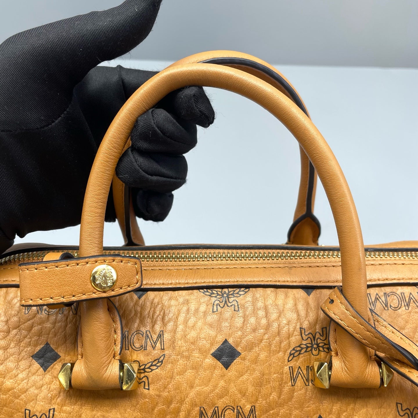 MCM - Visetos Boston Bag Small - Visetos coated canvas with leather trim - Cognac with black monogram - (small)