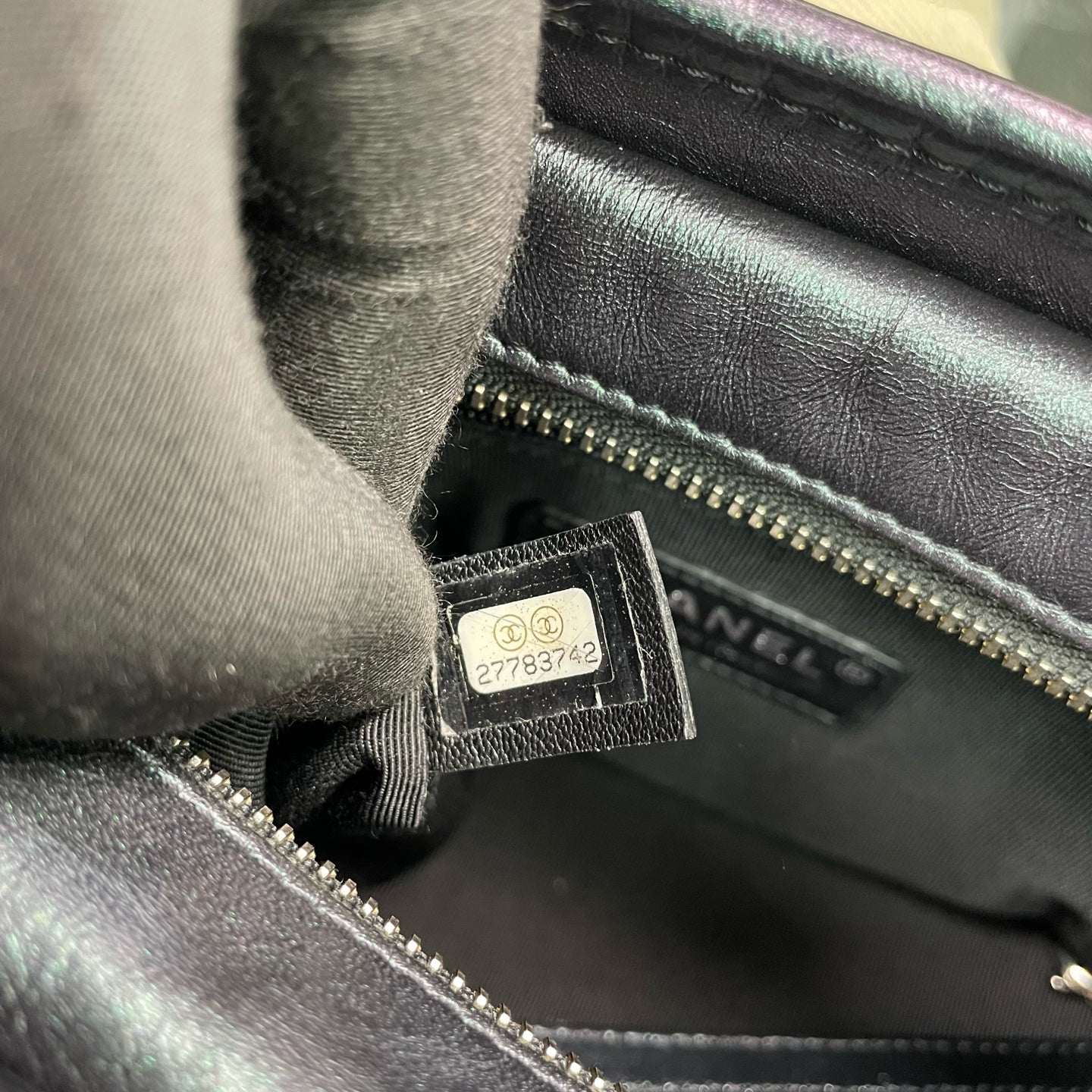 Chanel - Gabrielle Small Hobo Bag - Iridescent aged calfskin leather - Multicolour (Iridescent Purple/Blue) - (Small)