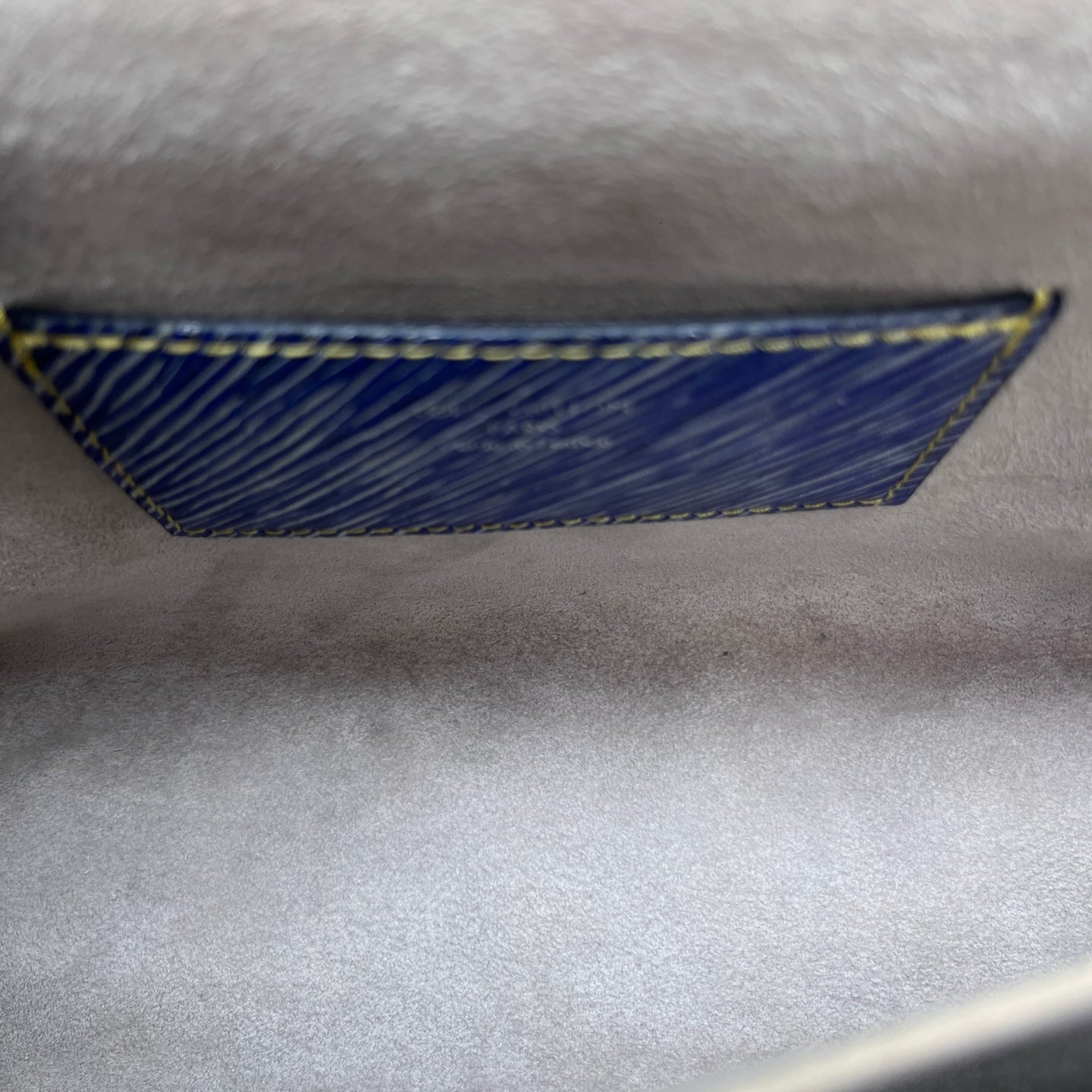 Louis Vuitton - Twist MM Graffiti Chain Bag - Epi leather - Blue - (Small)