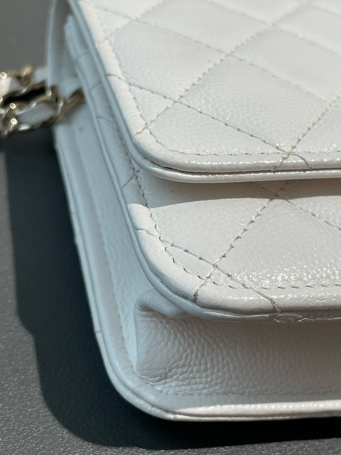 Chanel - Wallet on Chain (WOC) - Grained calfskin leather - White with Light Gold-Tone Hardware - (mini)