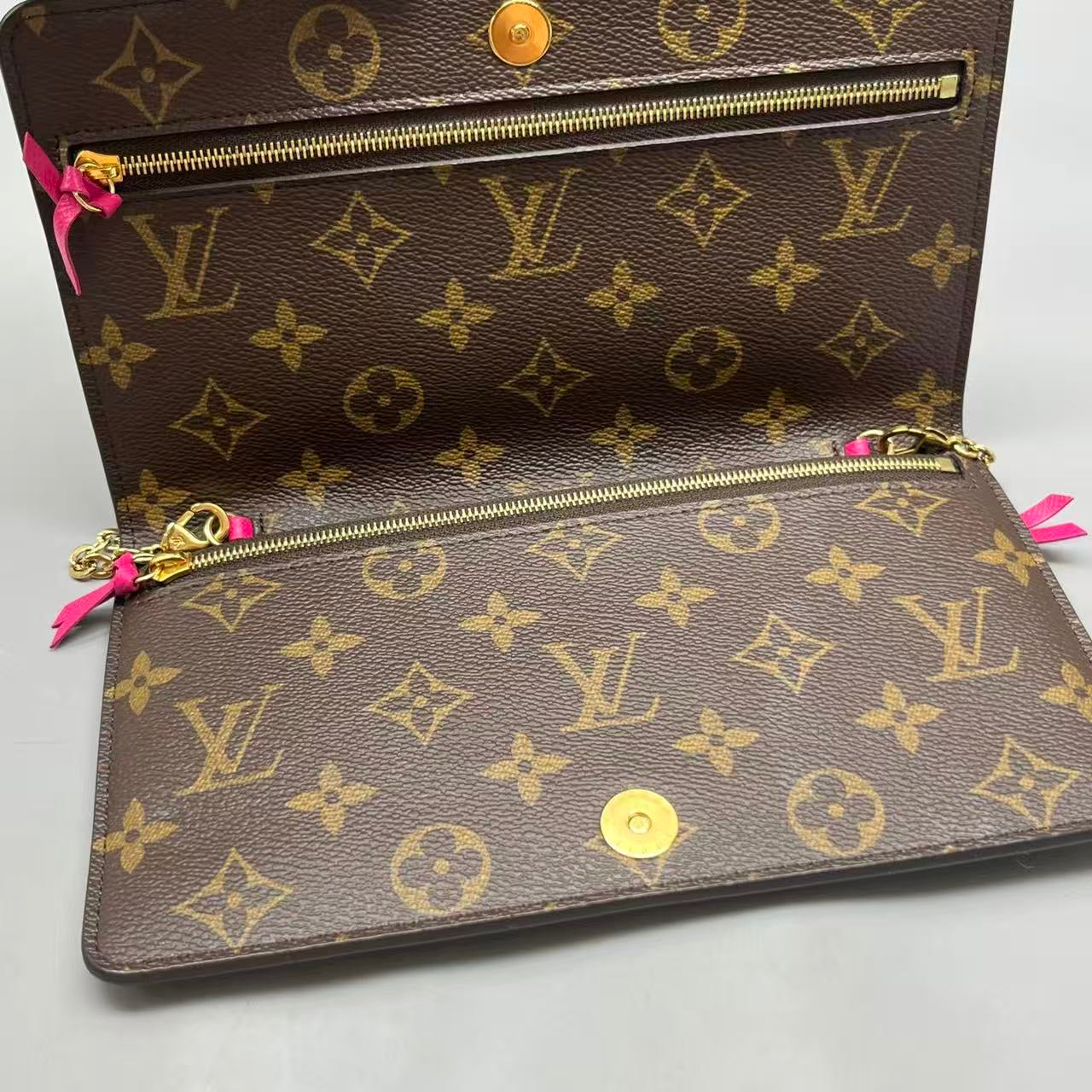 Louis Vuitton - Pochette Félicie Christmas Animation - Monogram coated canvas with leather trim - Brown with multicolour print - (mini)