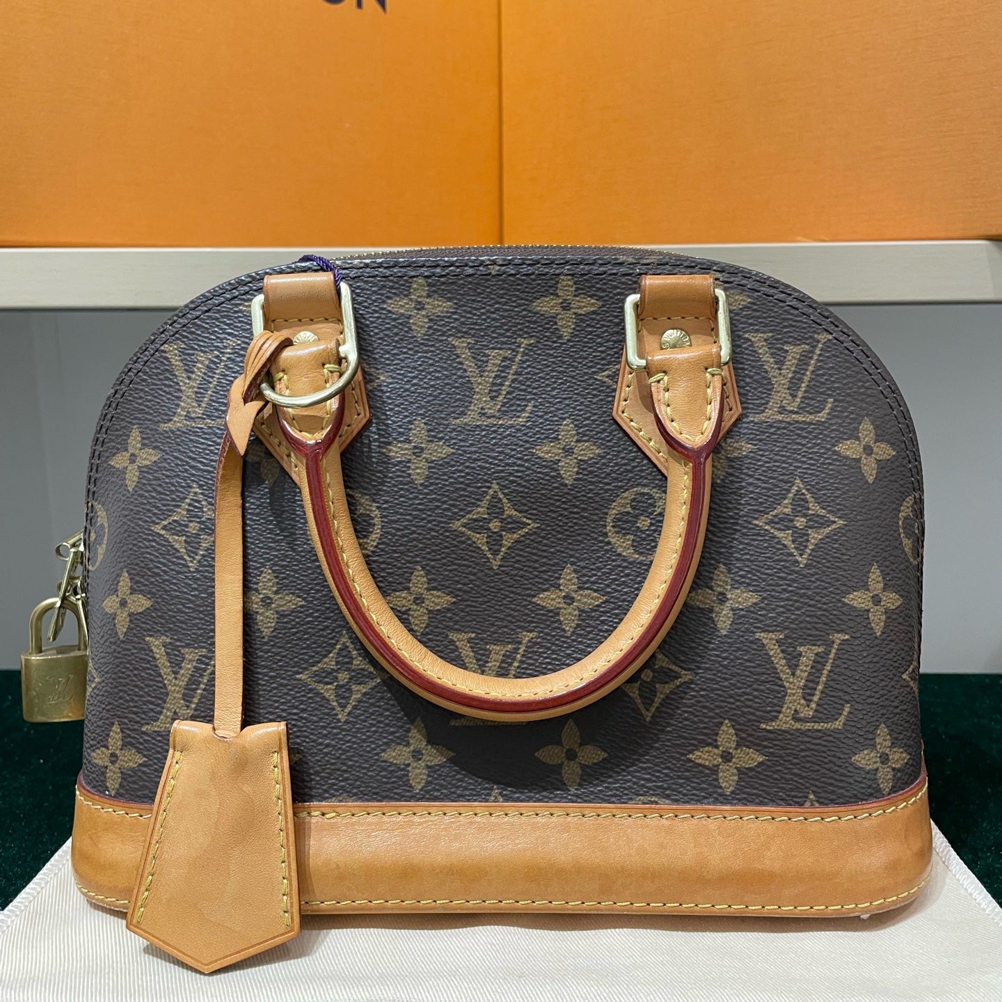 Louis Vuitton - Alma BB - Monogram coated canvas with Vachetta leather trim - Brown - (Mini)