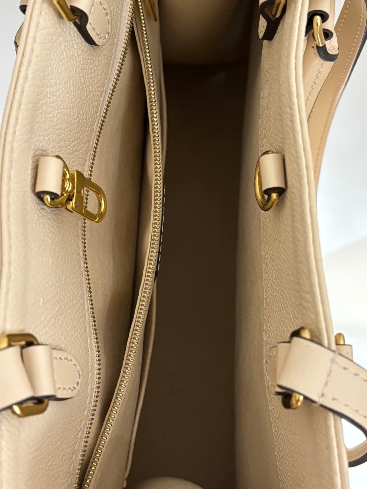 Louis Vuitton - Onthego MM - Embossed cowhide leather - Cream white - (medium)