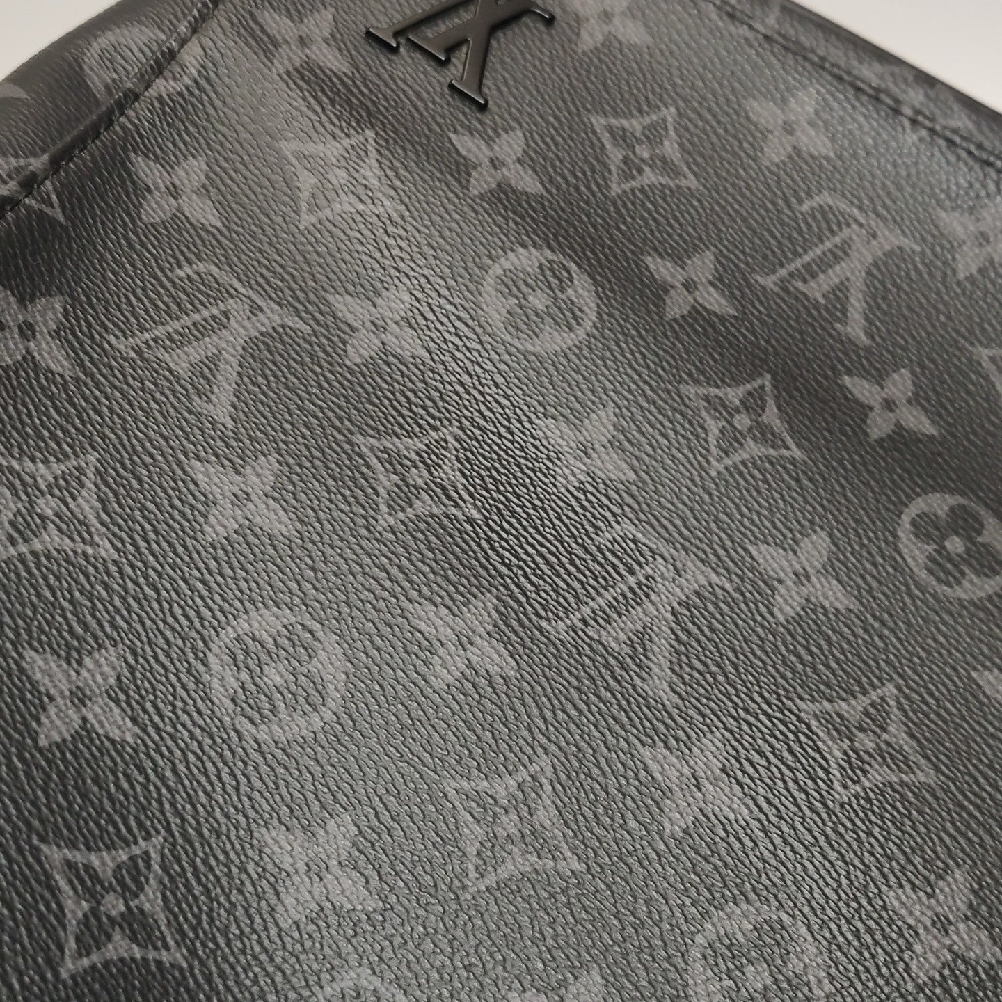 Louis Vuitton - Discovery Messenger Bag PM - Monogram Eclipse coated canvas - Black - (medium)