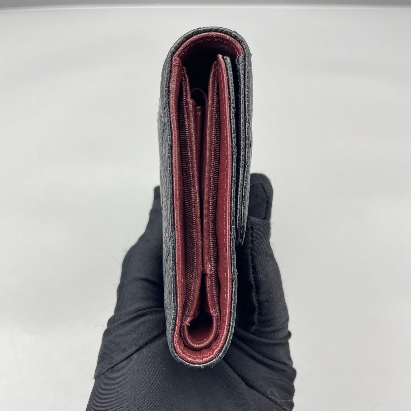 Chanel - Classic Flap Long Tri-Fold Wallet - Caviar leather - Black - (Medium)