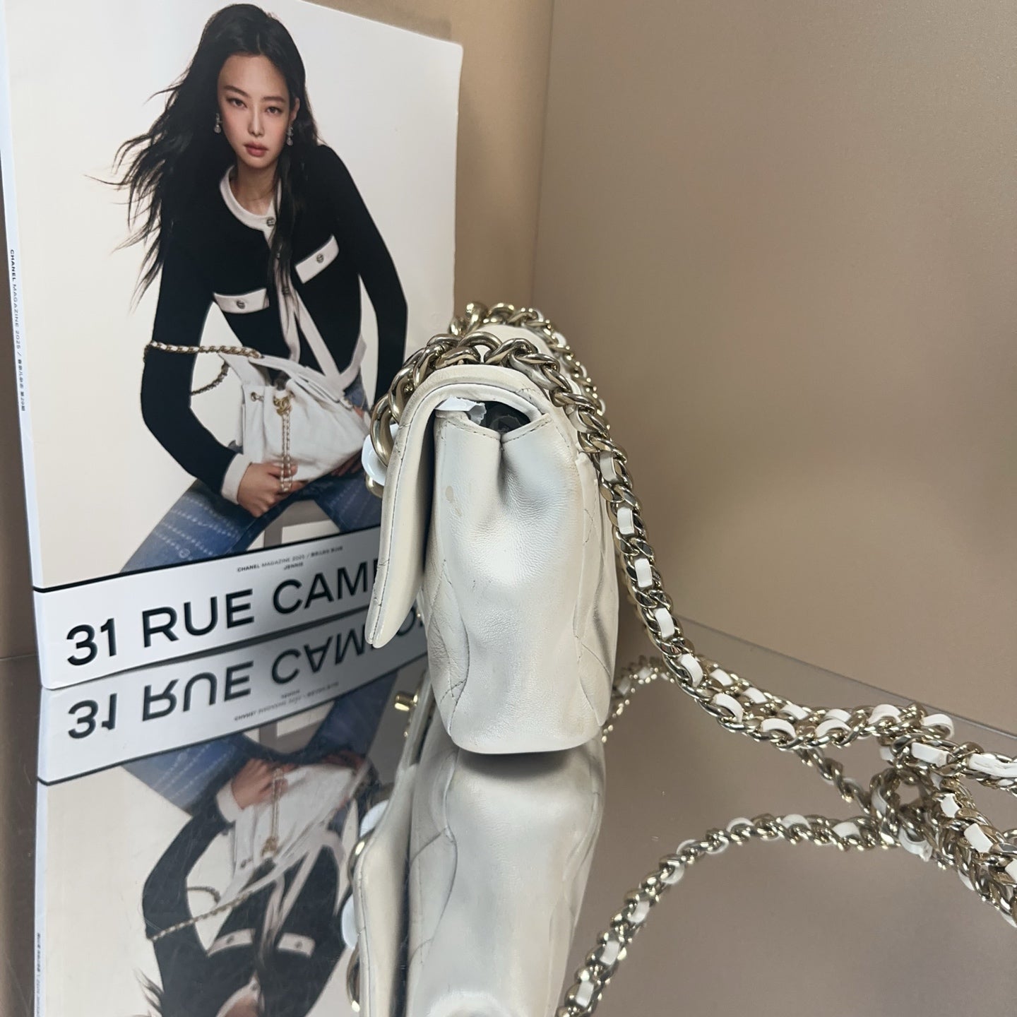 Chanel - Flap Bag with Chunky Enamel Chain - Lambskin leather - White with Gold-Tone Hardware and White Enamel - (small)