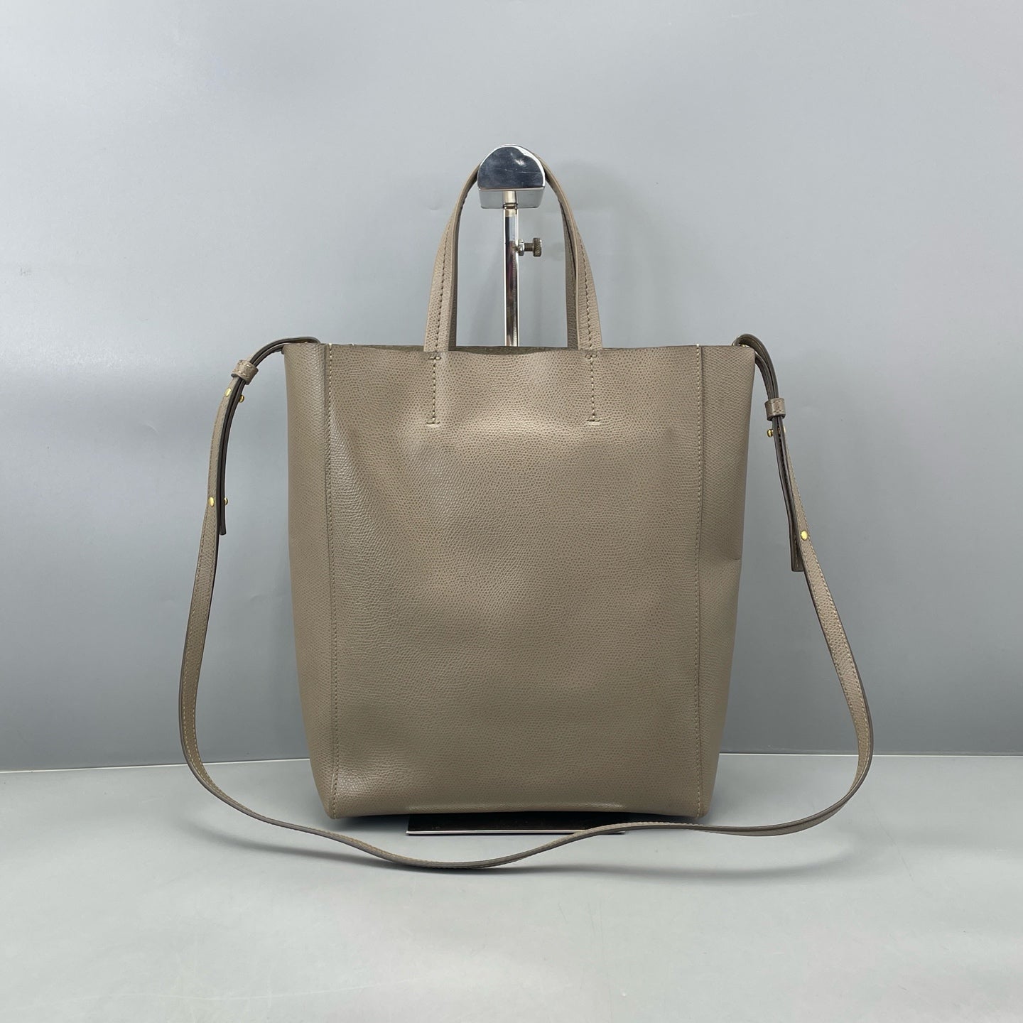 Celine - Vertical Cabas Tote - Leather - Grey - (medium)
