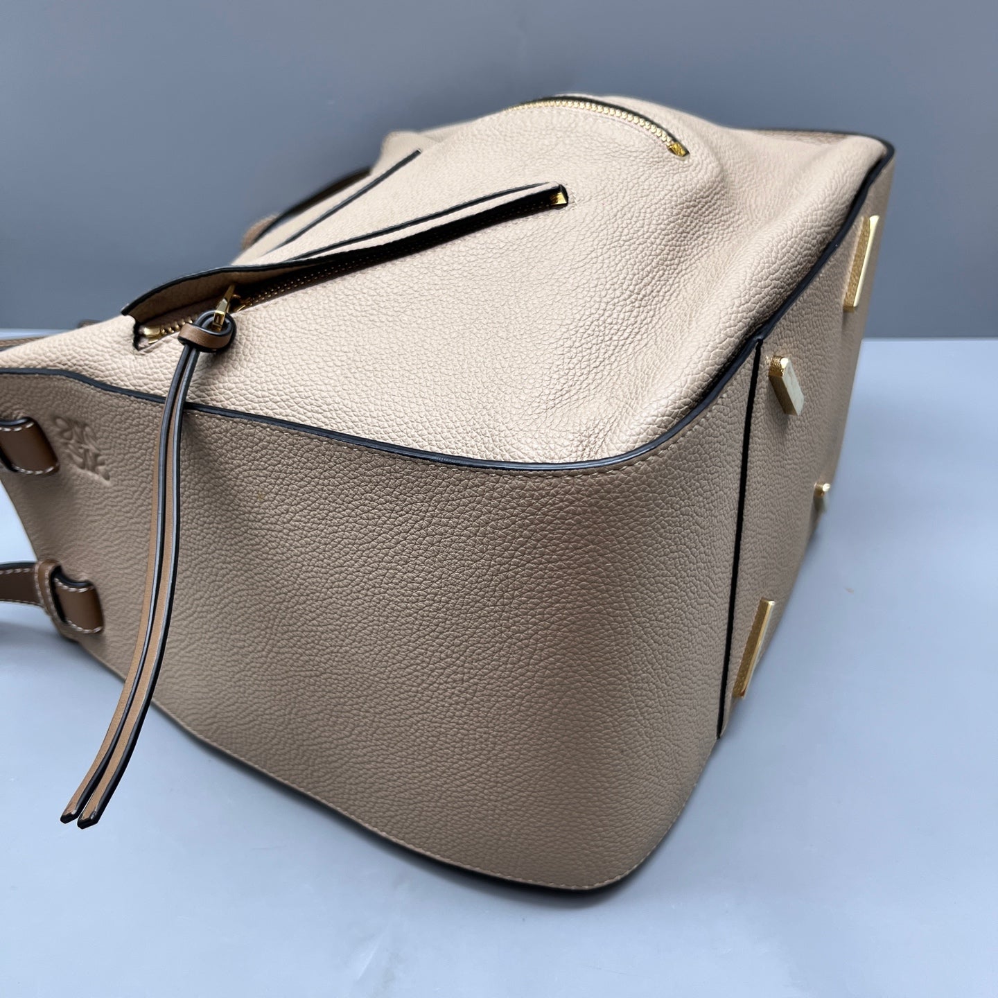 Loewe - Hammock bag - Grained calfskin leather - Beige - (medium)
