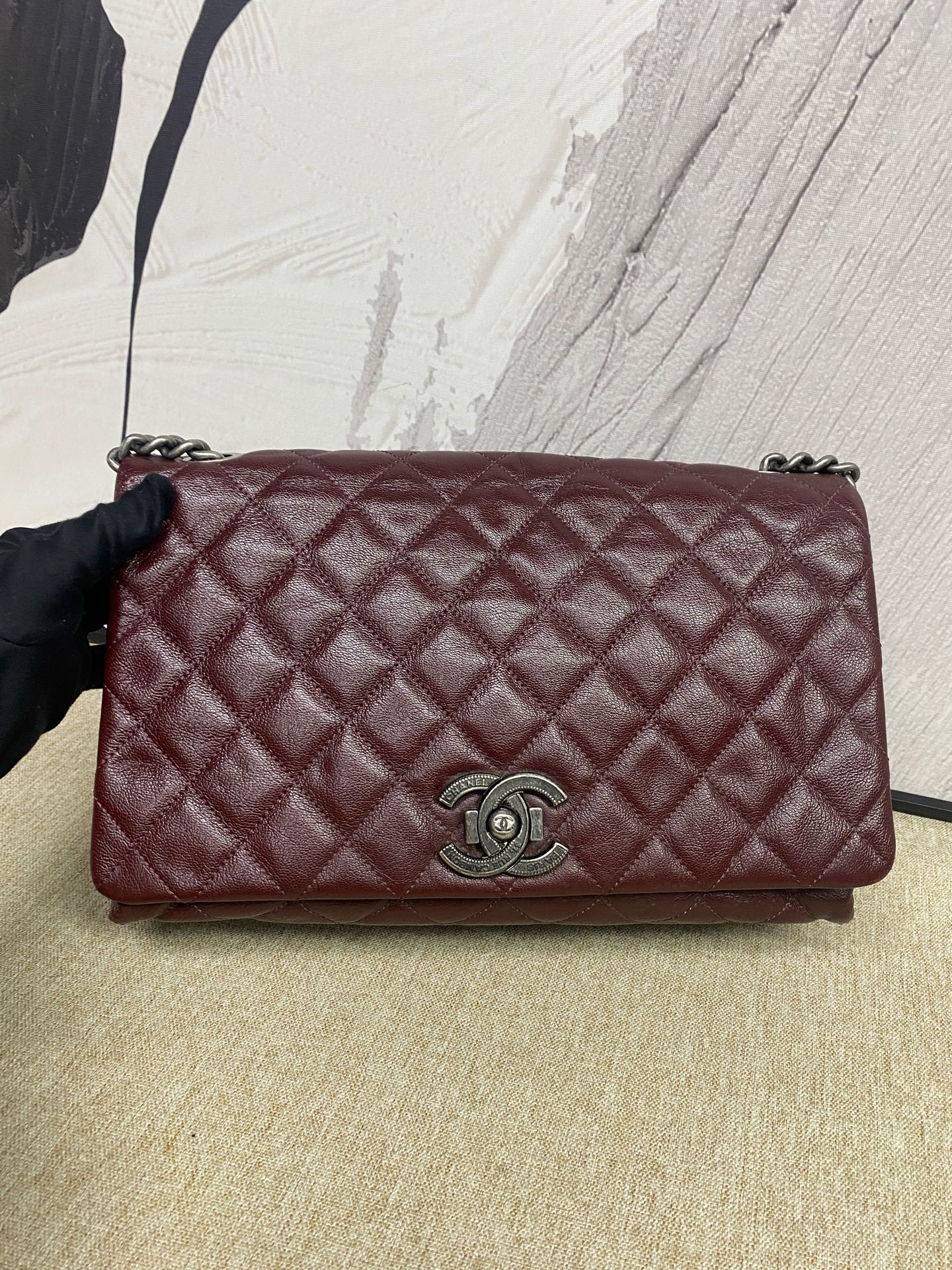 Chanel - Mumbai Collection Palace Buckle Flap Bag - Oiled wax leather - Burgundy - (Medium)