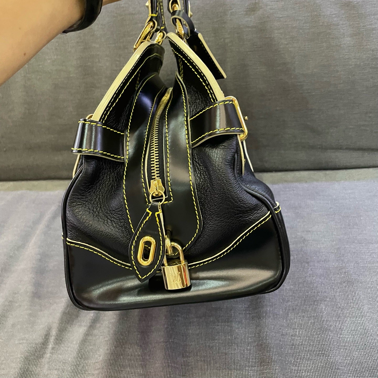Louis Vuitton - Suhali Handbag - Goatskin leather - Black - (Medium)