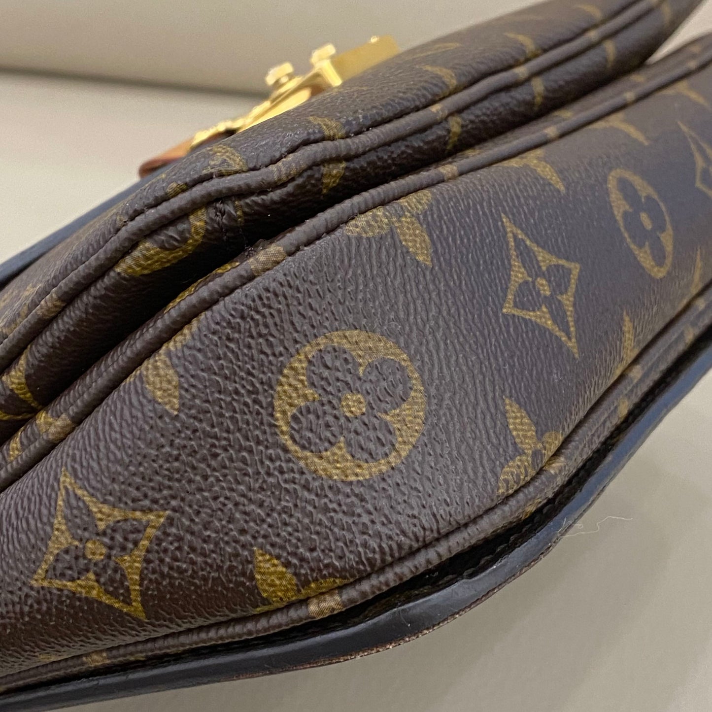 Louis Vuitton - Pochette Metis - Monogram canvas with natural cowhide leather trim - Brown - (medium)