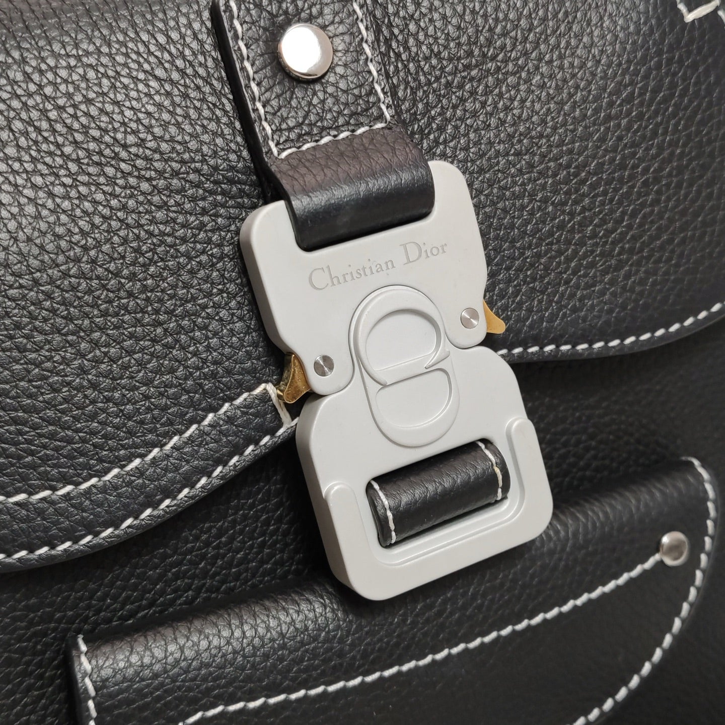Dior - Saddle Sling Bag 1ADBO022YKK_H00N - Grained cow leather - Black - (medium)