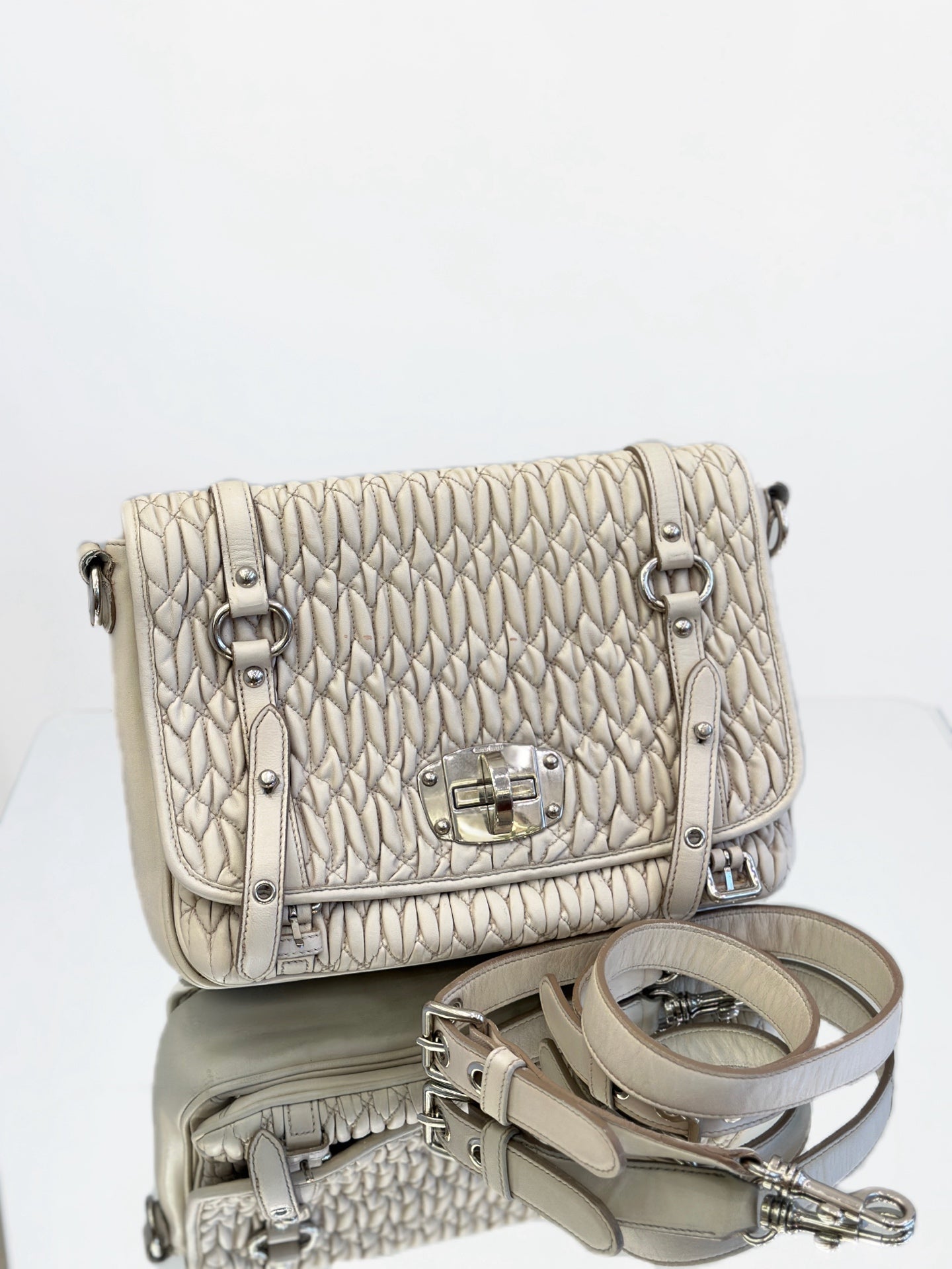 Miu Miu - Matelassé Messenger Bag - Lambskin leather - Beige - (Medium)